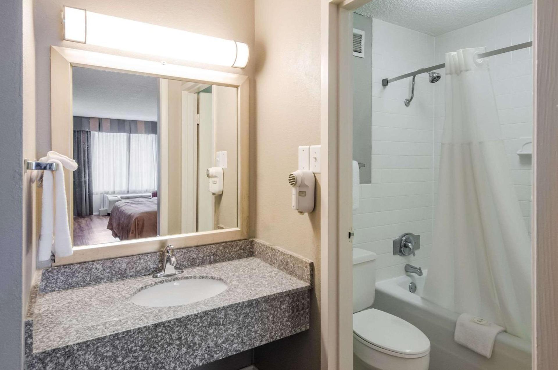 Quality Inn Roanoke Airport photo 17