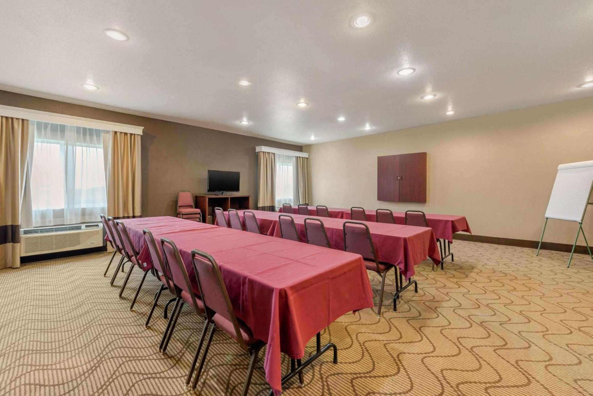 Comfort Inn Warren I-69 photo 21