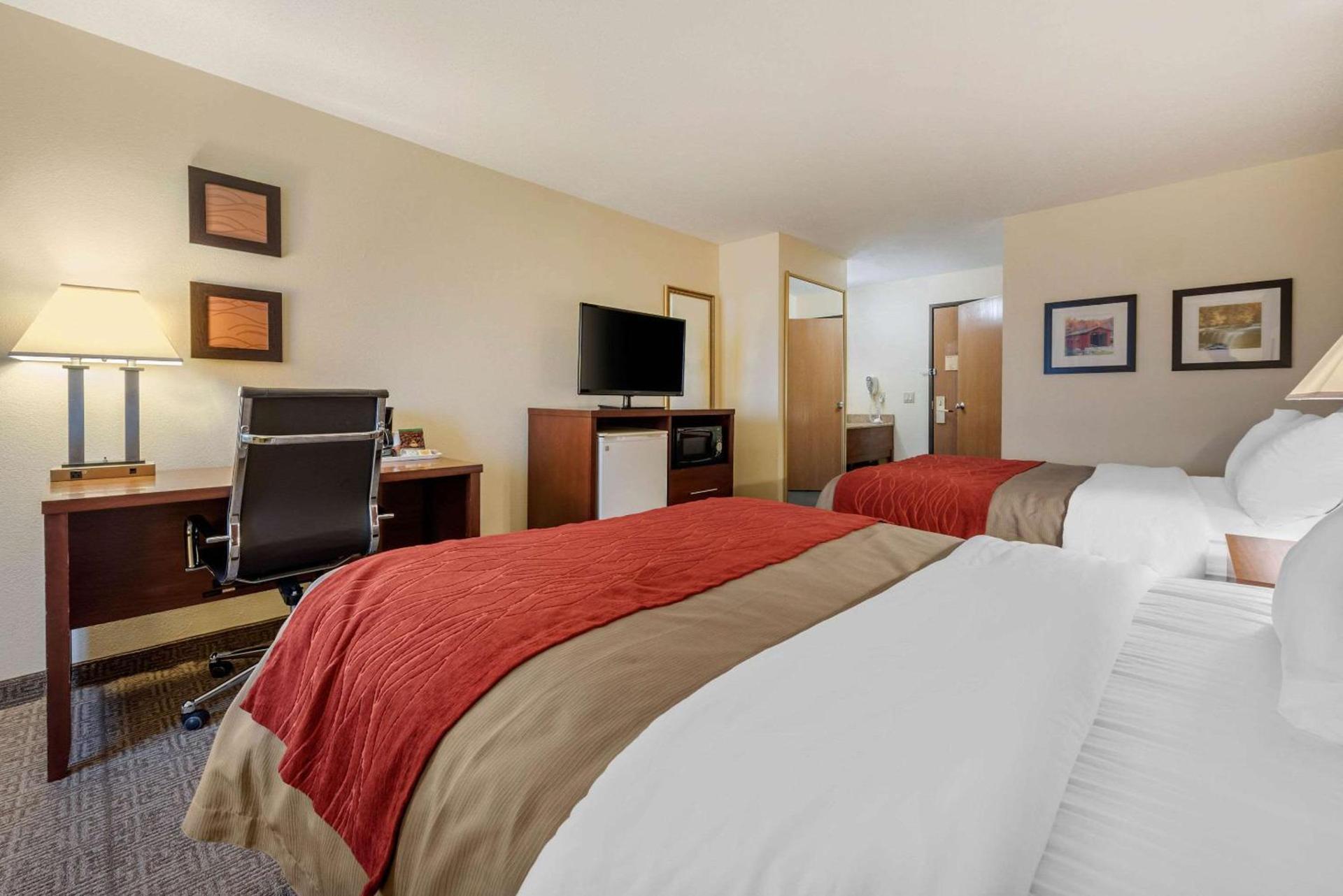 Comfort Inn Warren I-69 photo 12