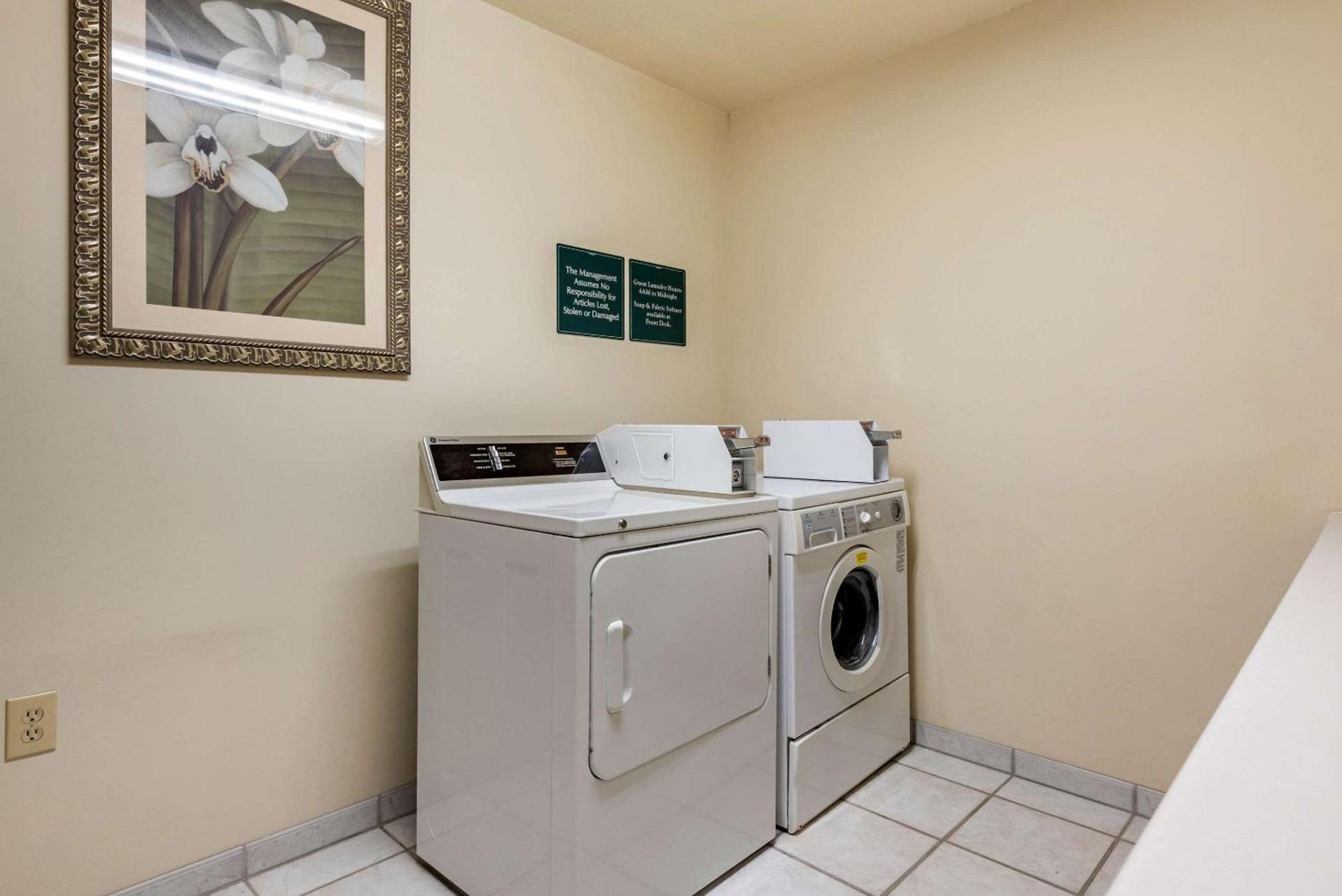 Comfort Inn Warren I-69 photo 16