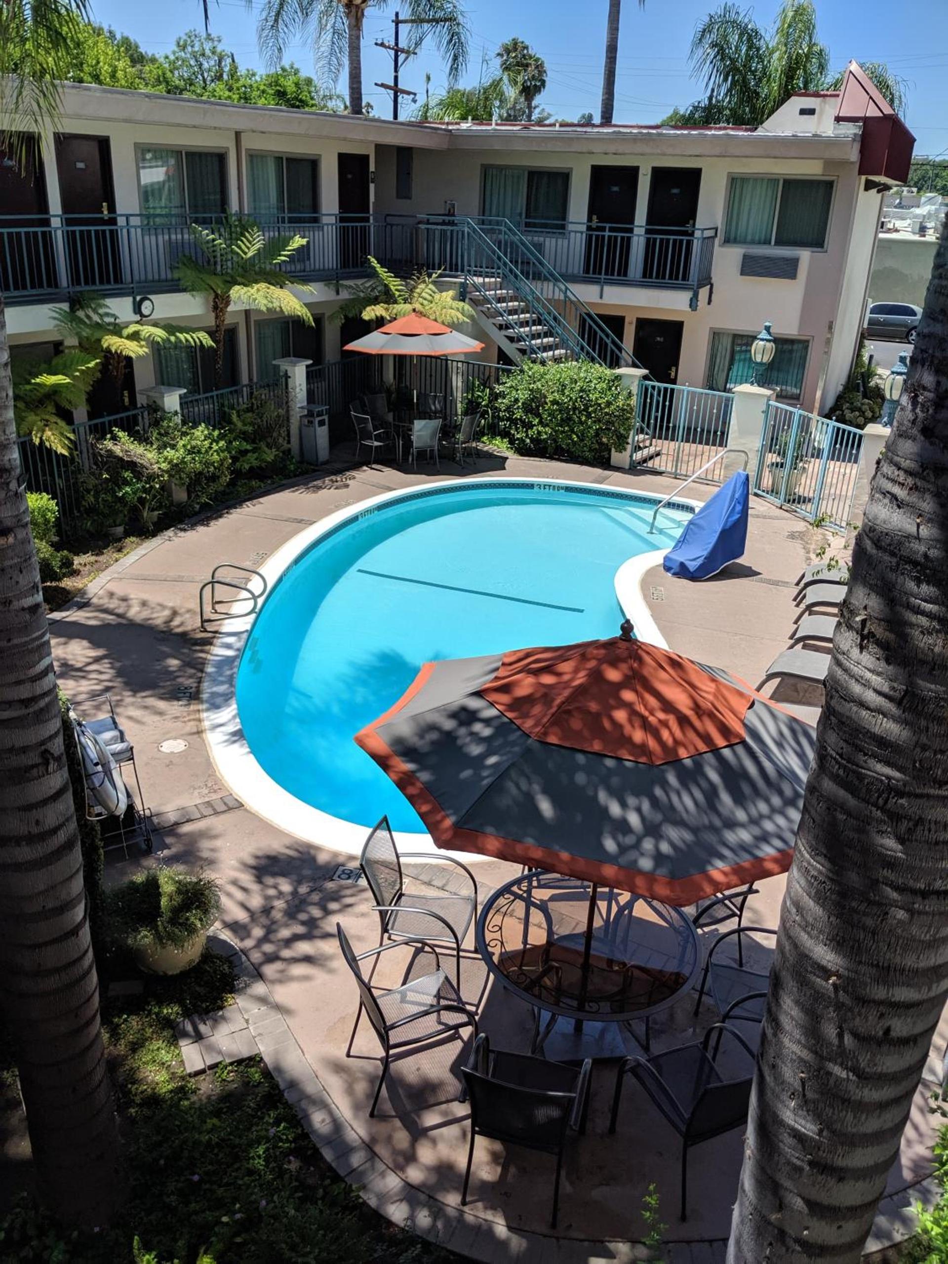 Tarzana Inn photo 3
