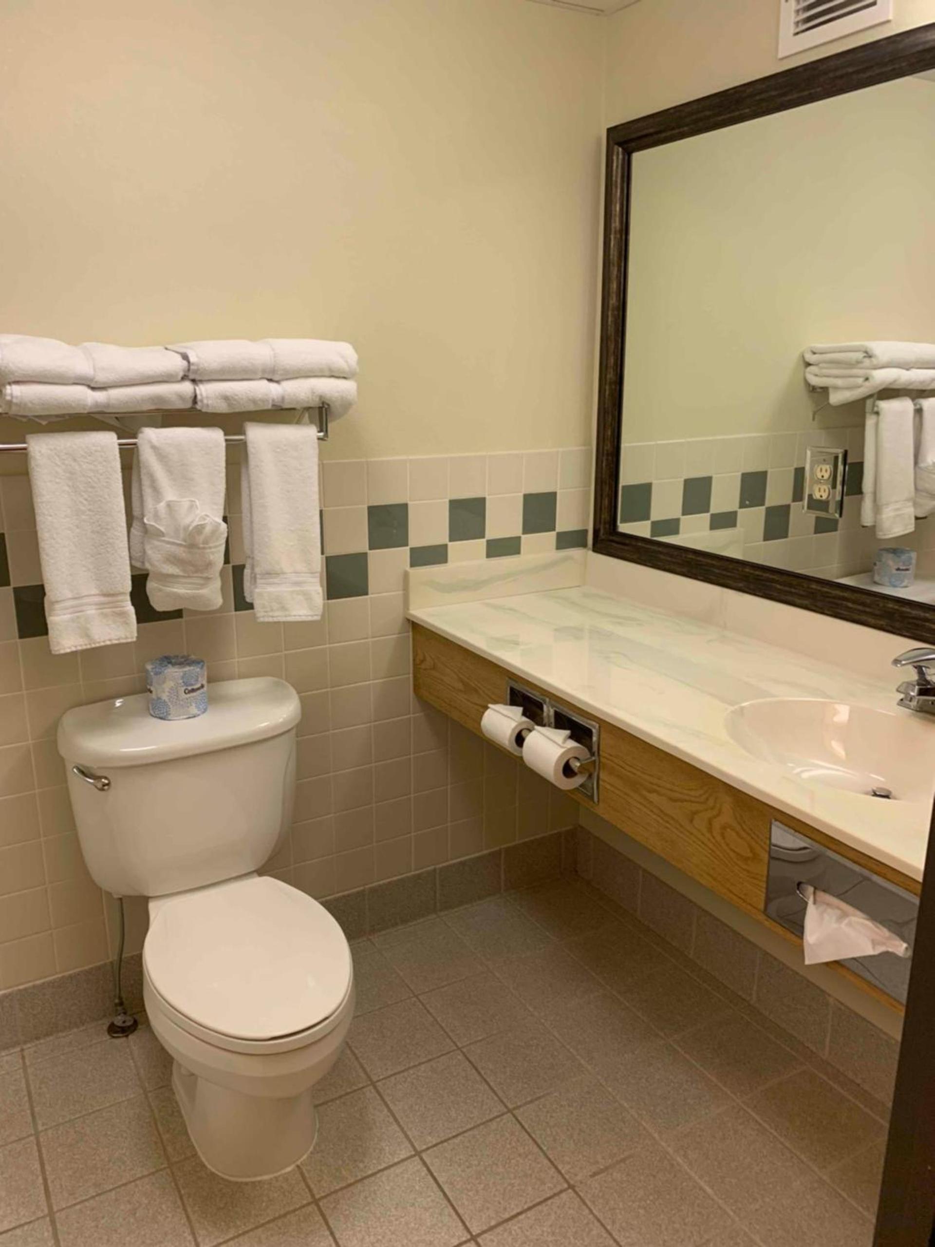 AmericInn by Wyndham Cody photo 23