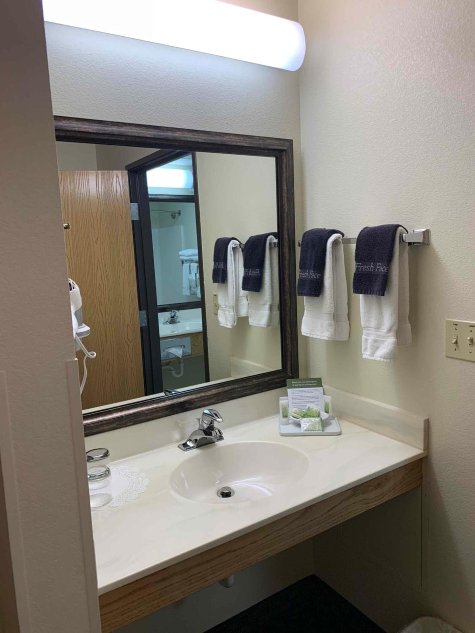 AmericInn by Wyndham Cody photo 25