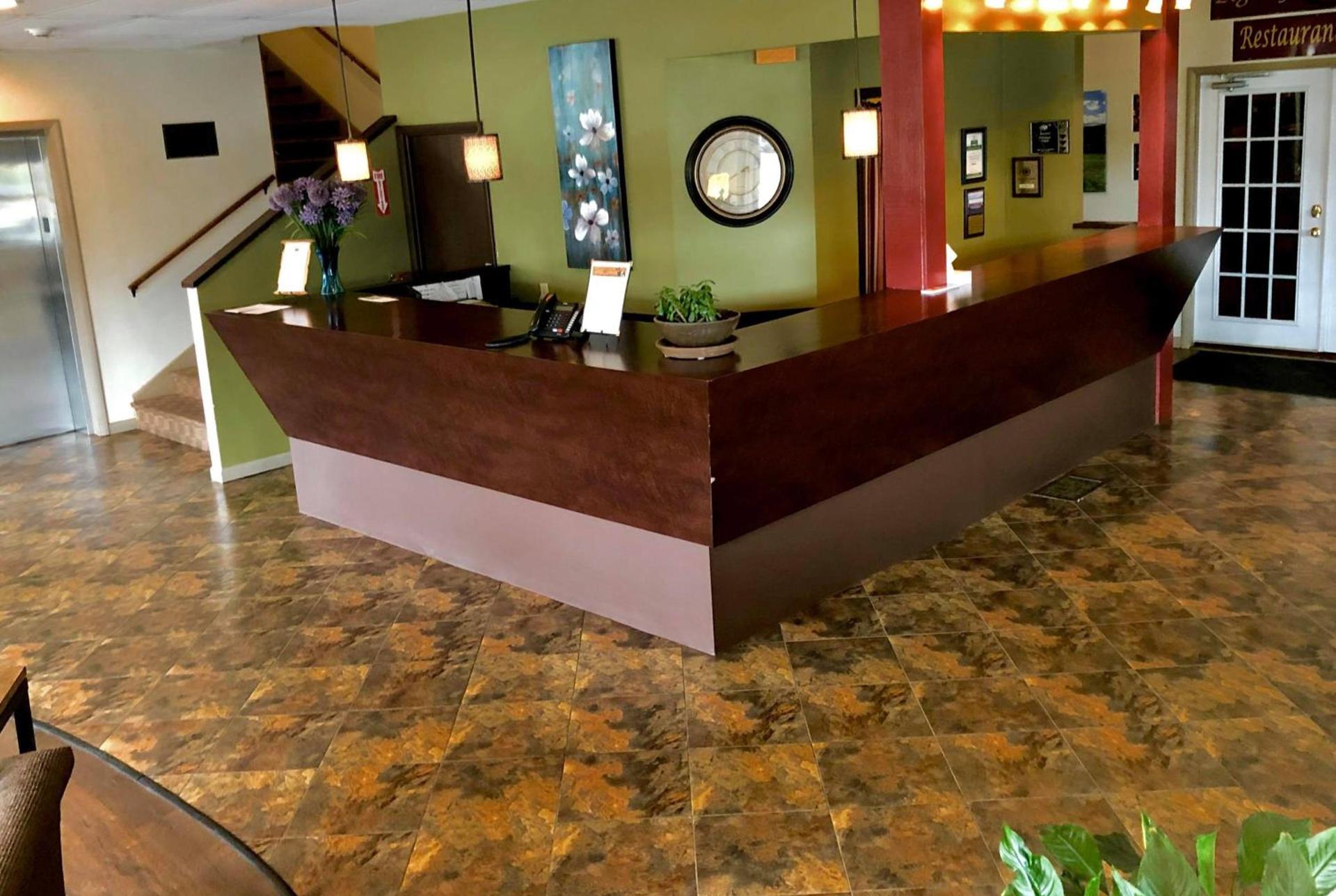 Bicentennial Inn photo 34