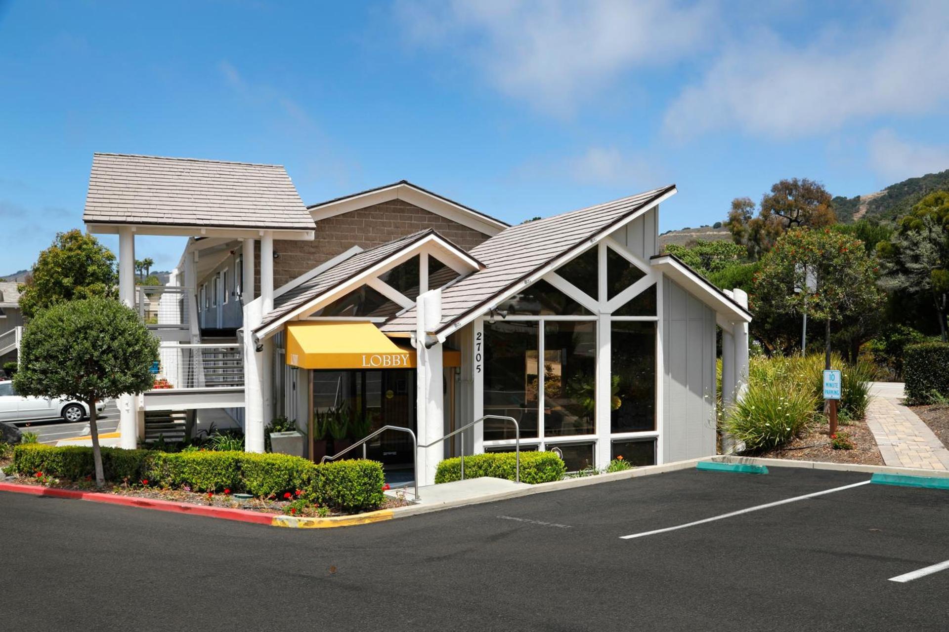 Spyglass Inn photo 3