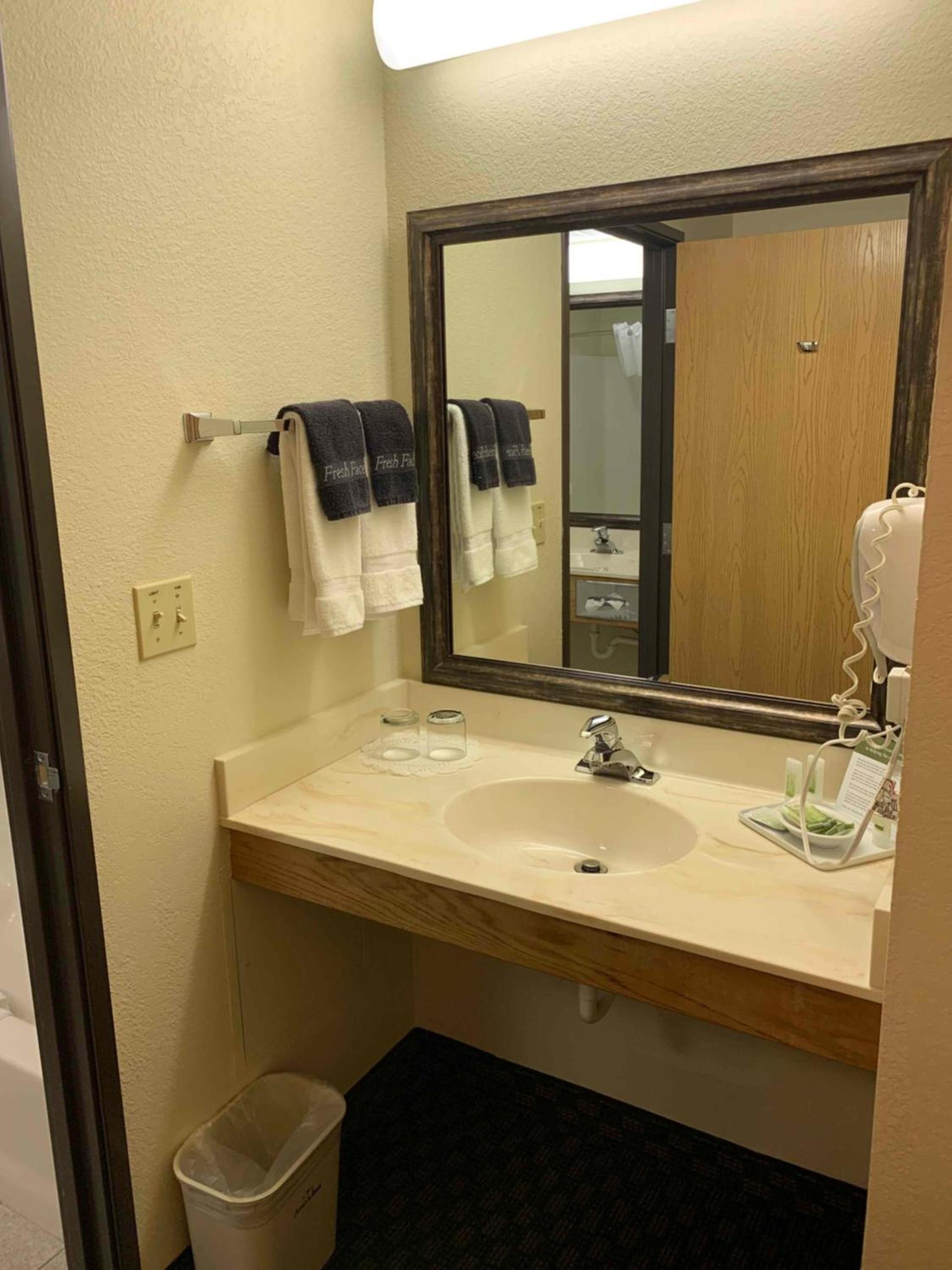 AmericInn by Wyndham Cody photo 17