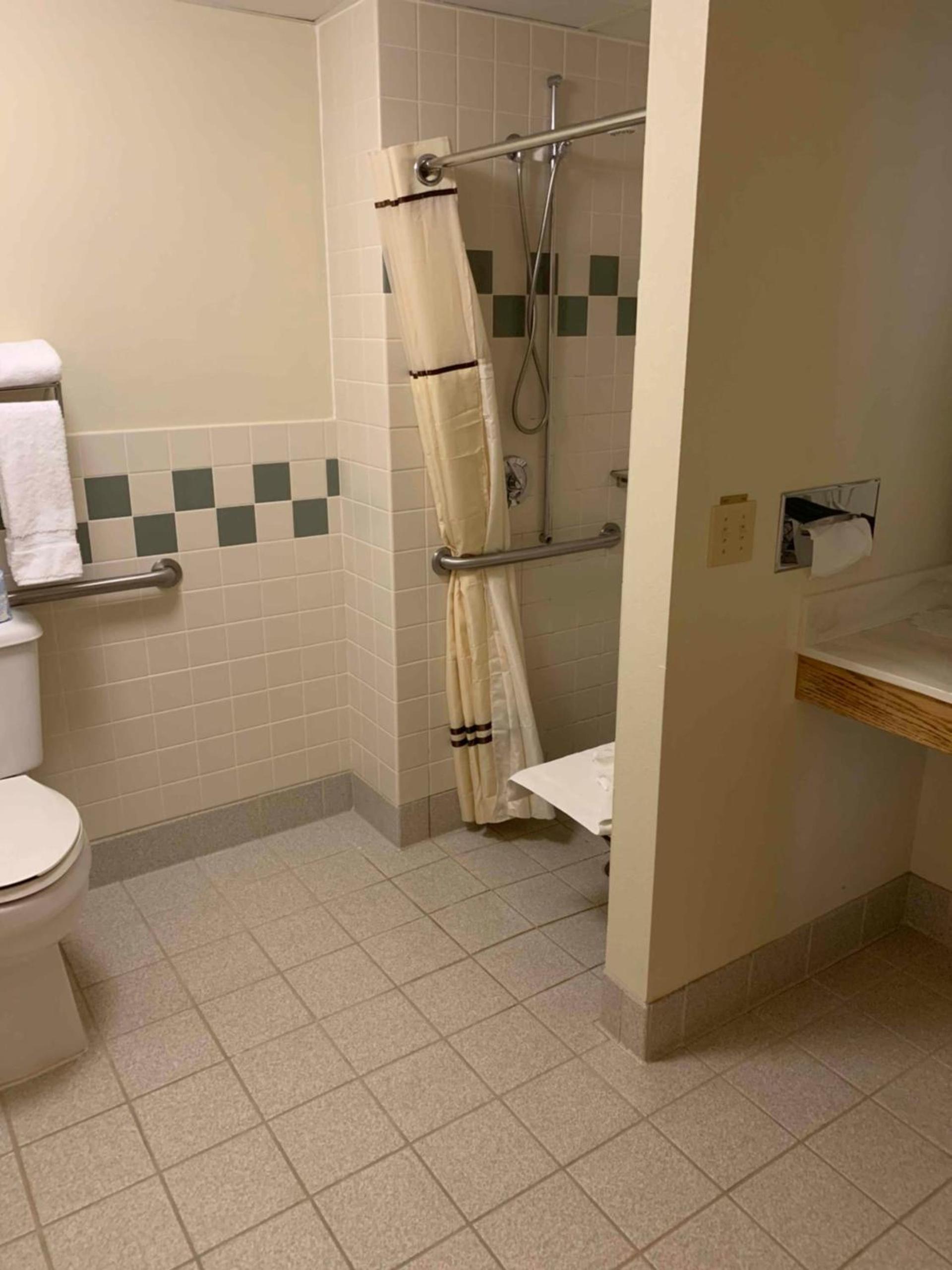 AmericInn by Wyndham Cody photo 6