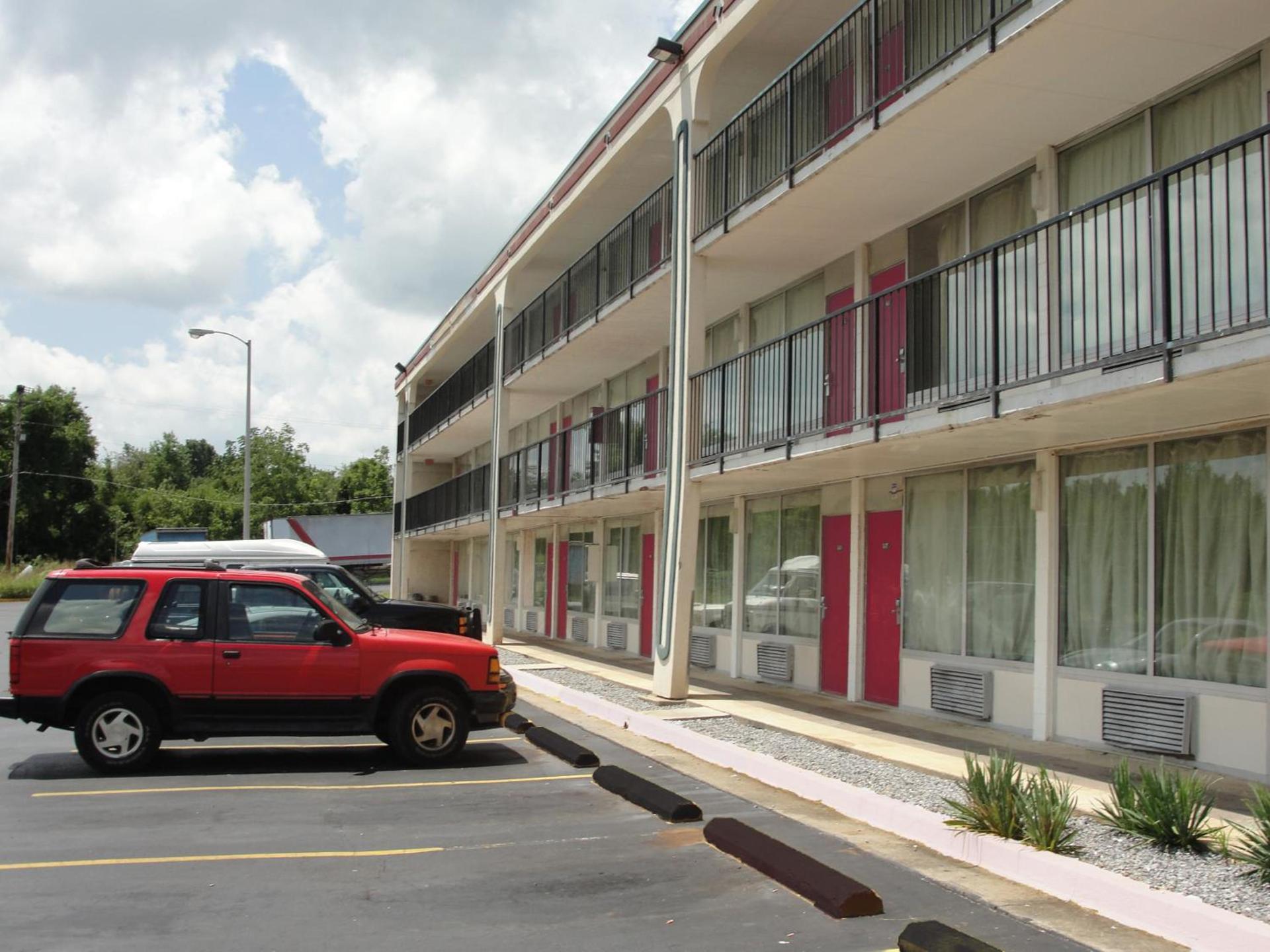 Budget Inn photo 6