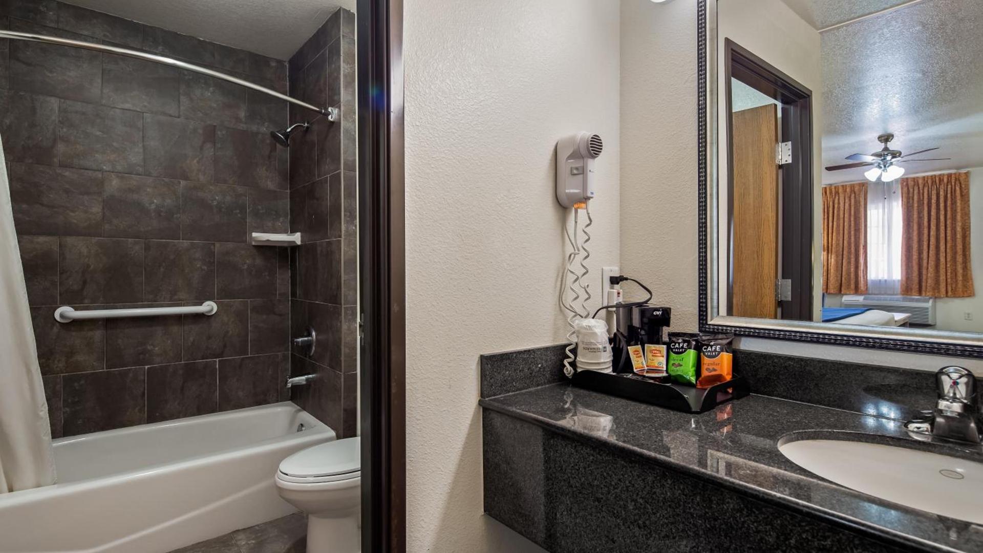 SureStay Hotel by Best Western Falfurrias photo 41