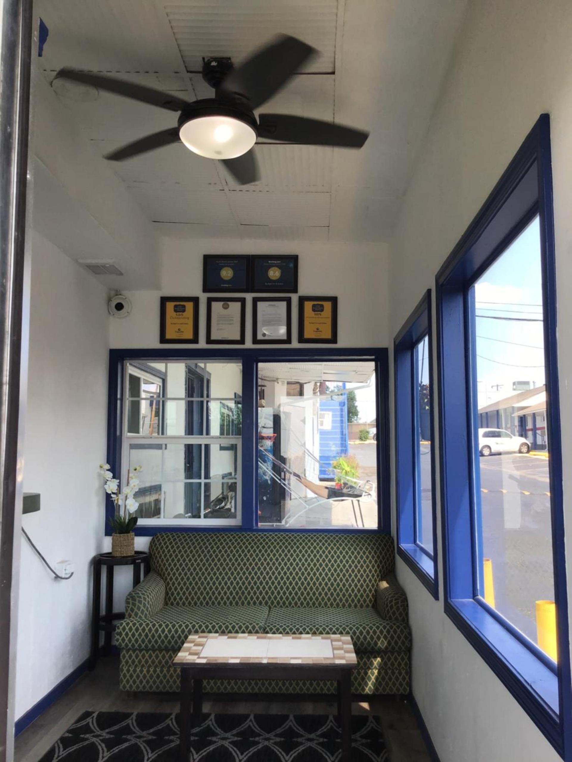 Budget Inn & Suites photo 10