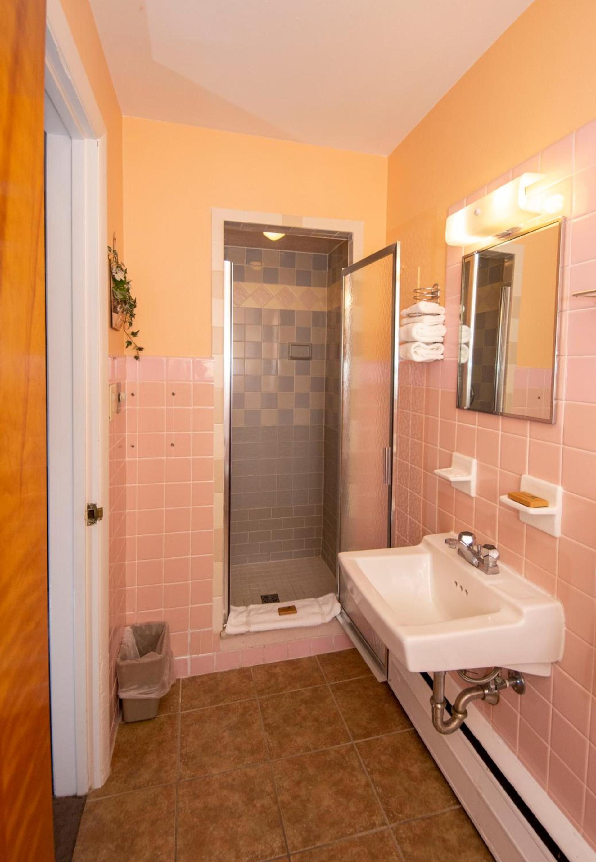 Simmons Motel and Suites photo 89
