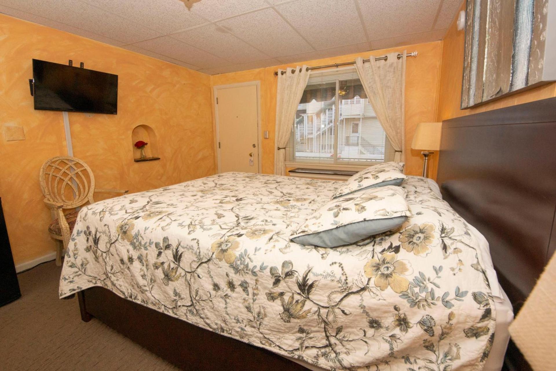 Simmons Motel and Suites photo 81
