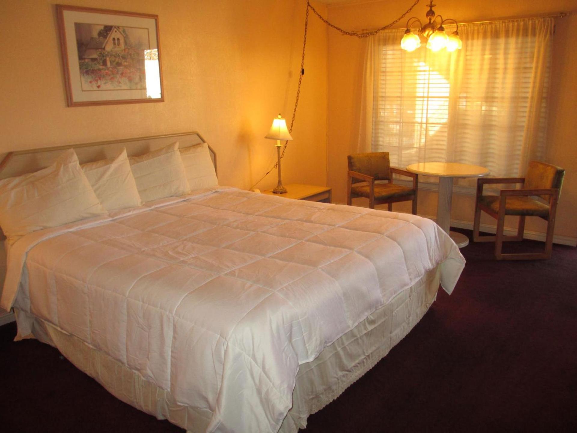 Victorian Inn photo 35