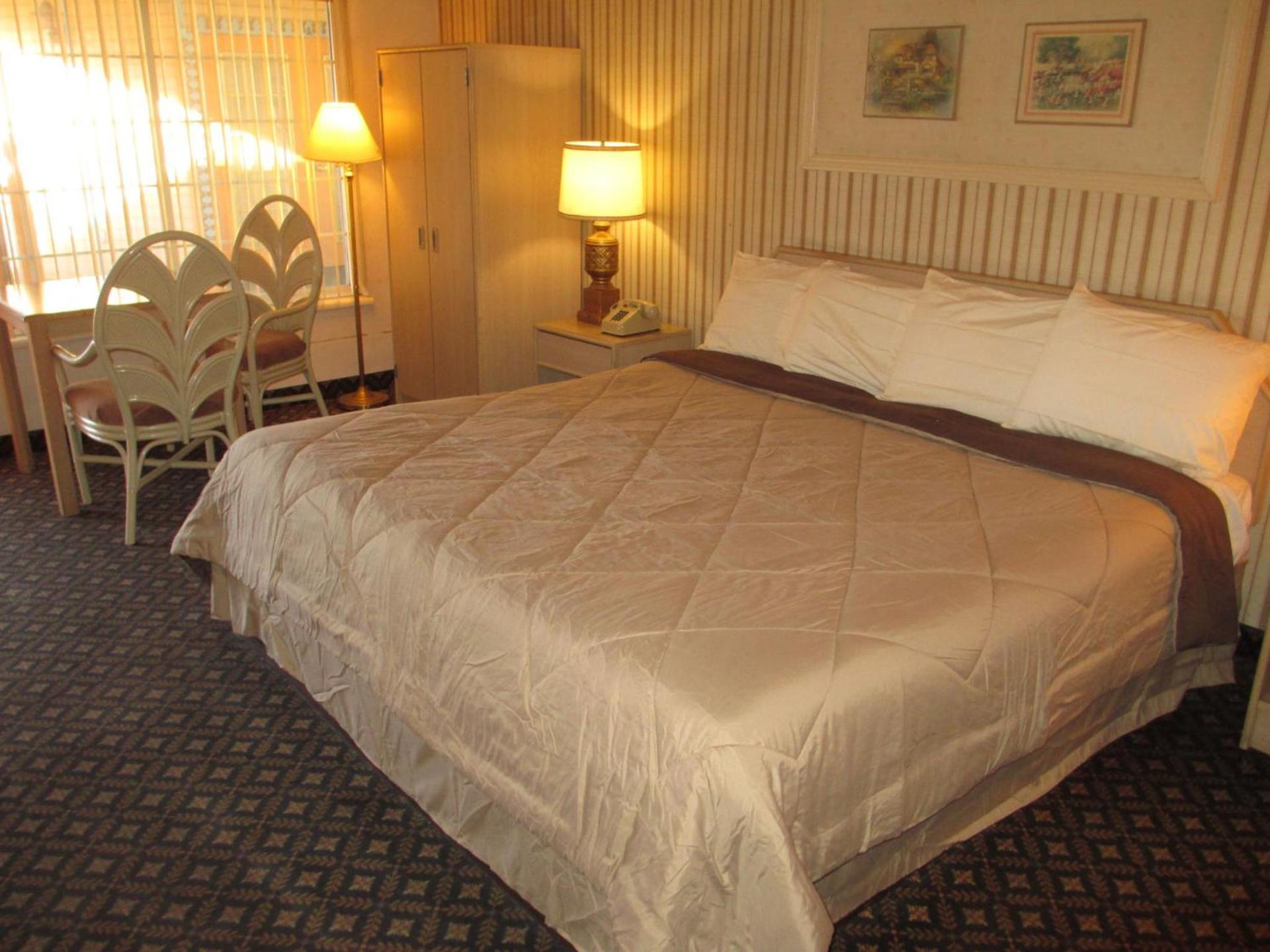Victorian Inn photo 37