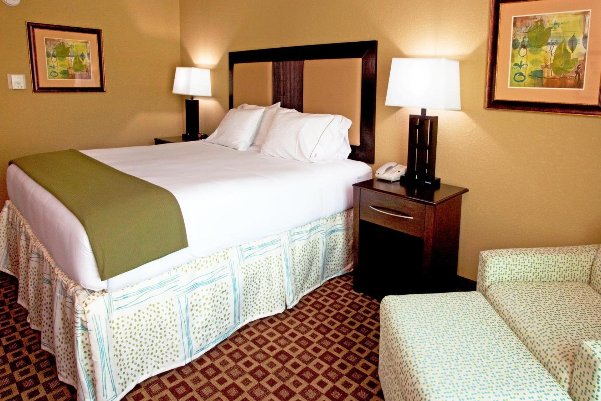 Holiday Inn Express Hotel & Suites Chaffee - Jacksonville West by IHG photo 7