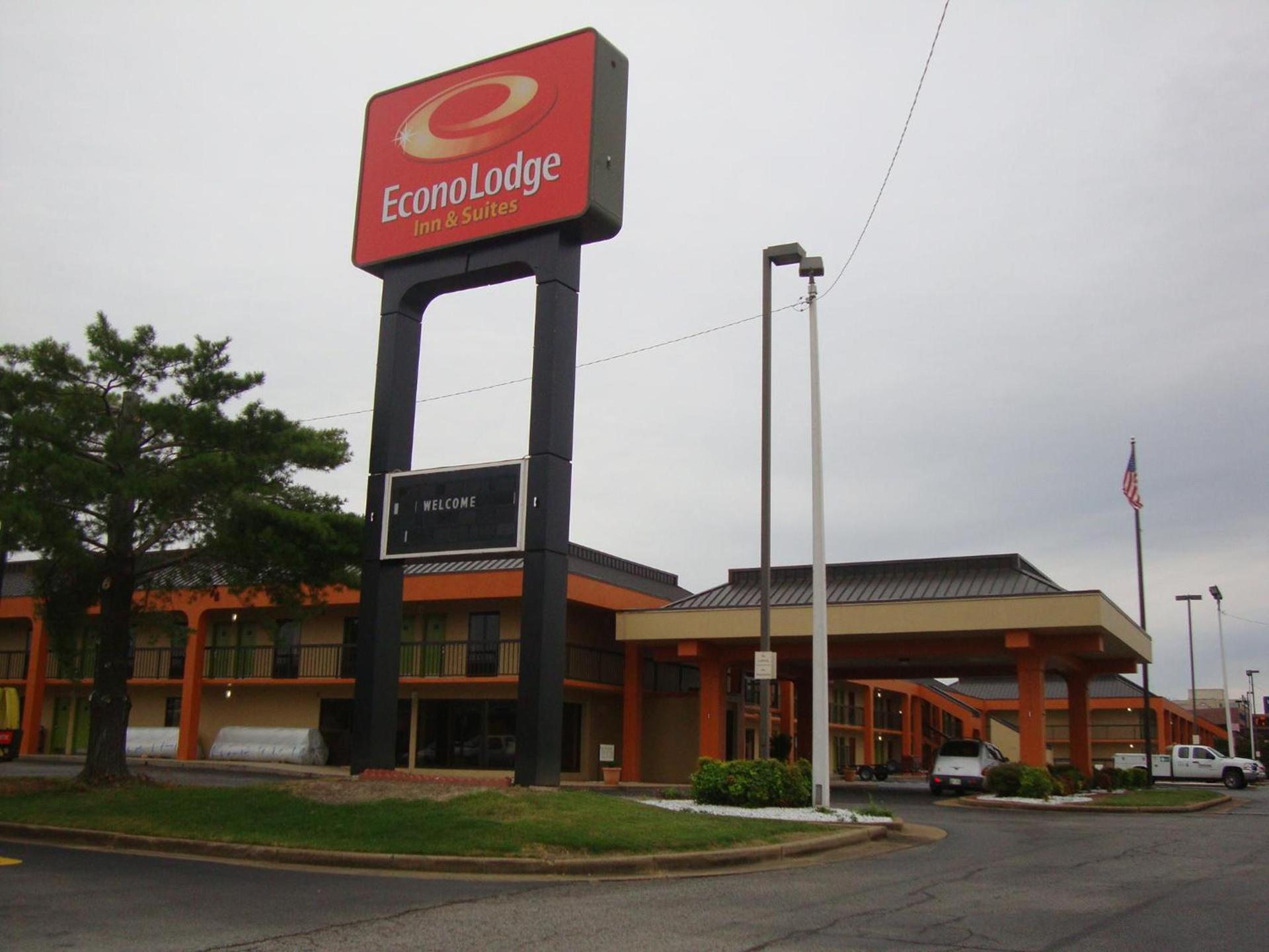 Econo Lodge Inn & Suites Jackson Northwest photo 2