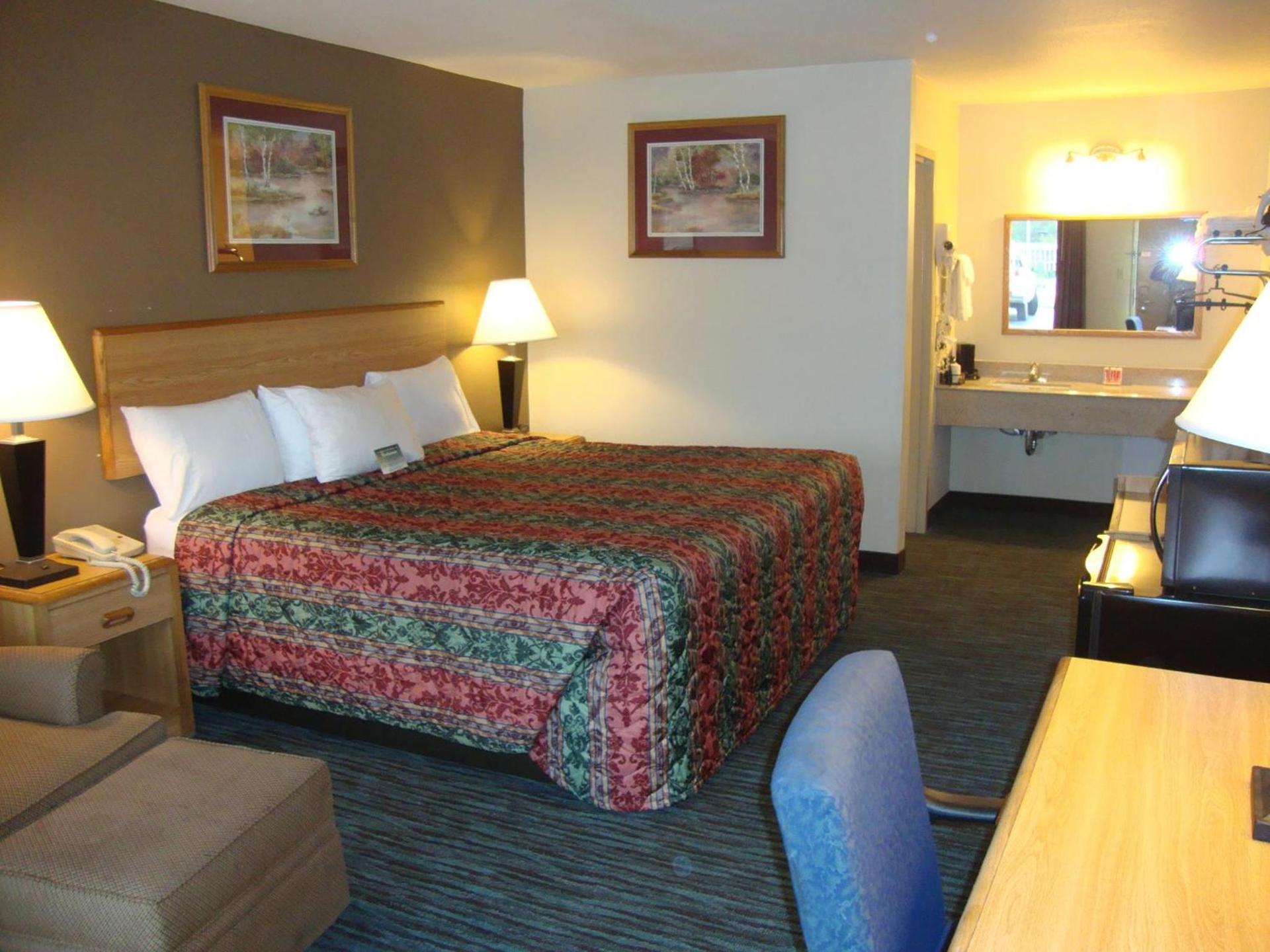 Econo Lodge Inn & Suites Jackson Northwest photo 9