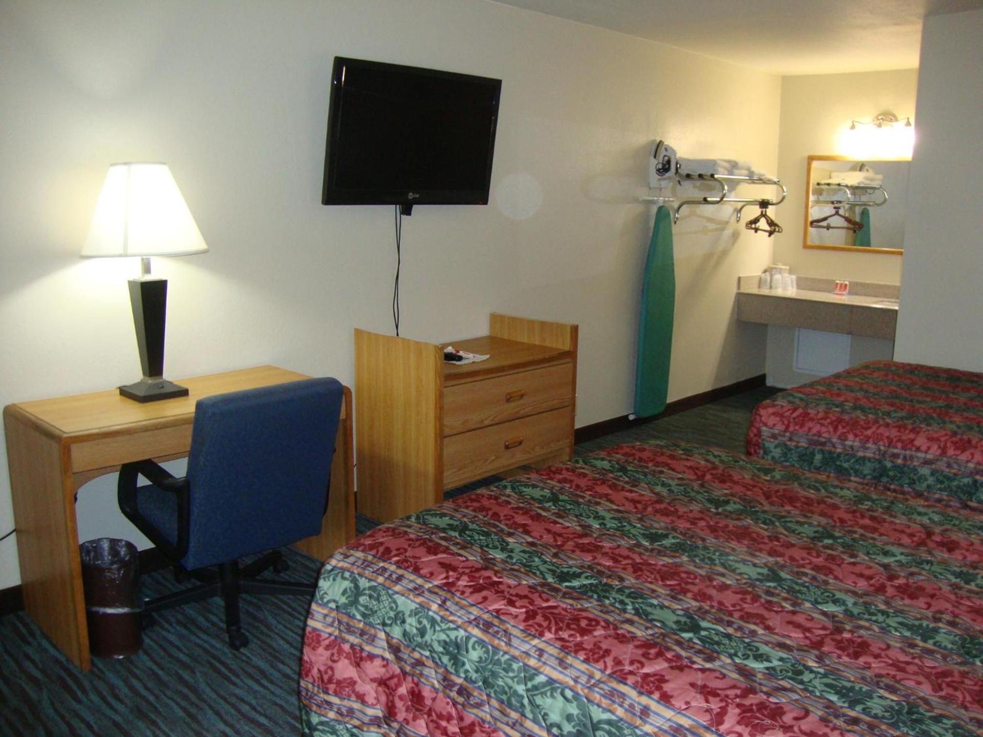 Econo Lodge Inn & Suites Jackson Northwest photo 14