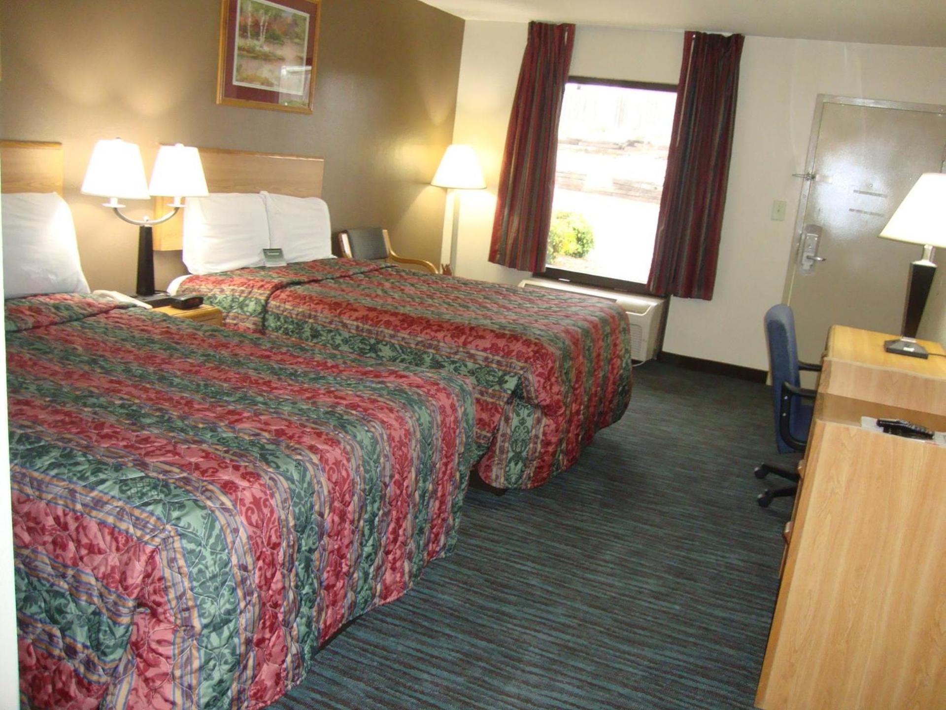 Econo Lodge Inn & Suites Jackson Northwest photo 13