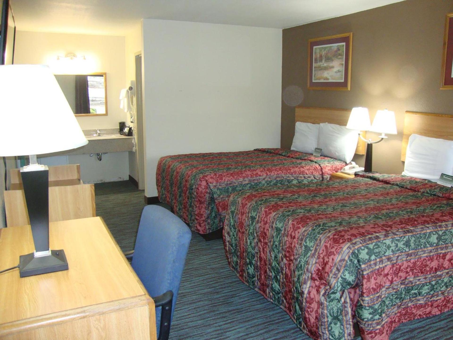 Econo Lodge Inn & Suites Jackson Northwest photo 12