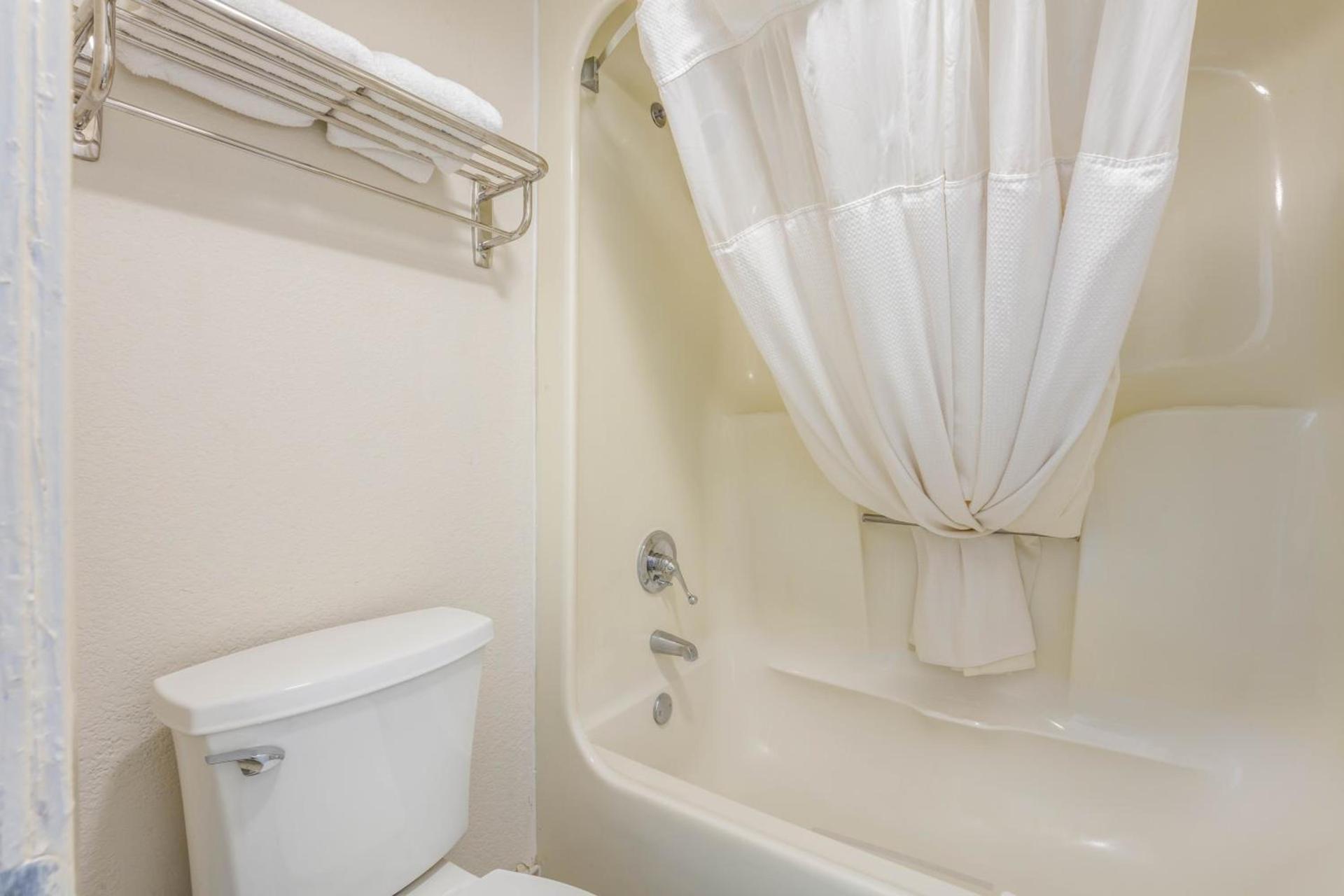 Quality Inn Forrest City I-40 photo 32