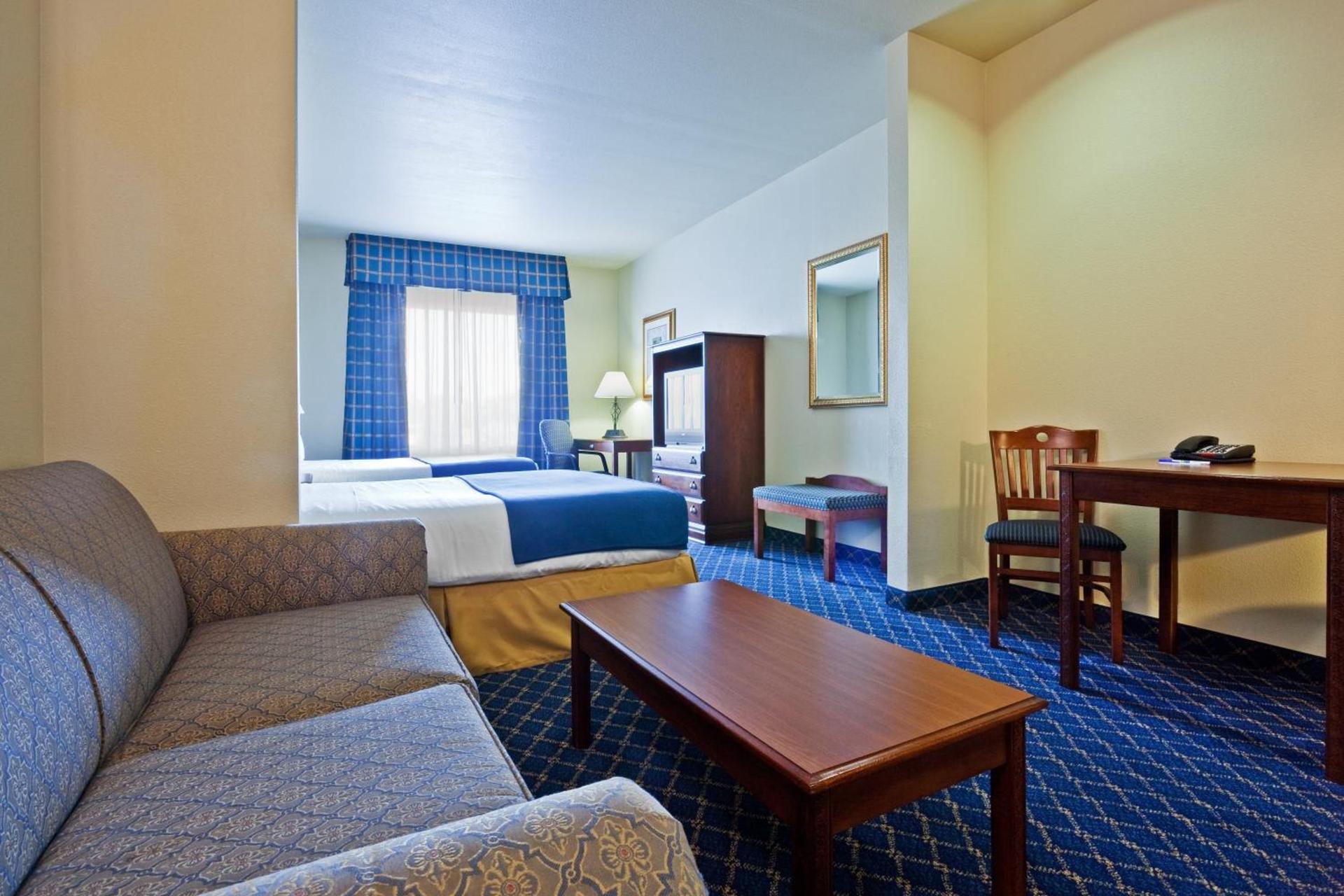 Holiday Inn Express Hotel & Suites Paragould by IHG photo 32
