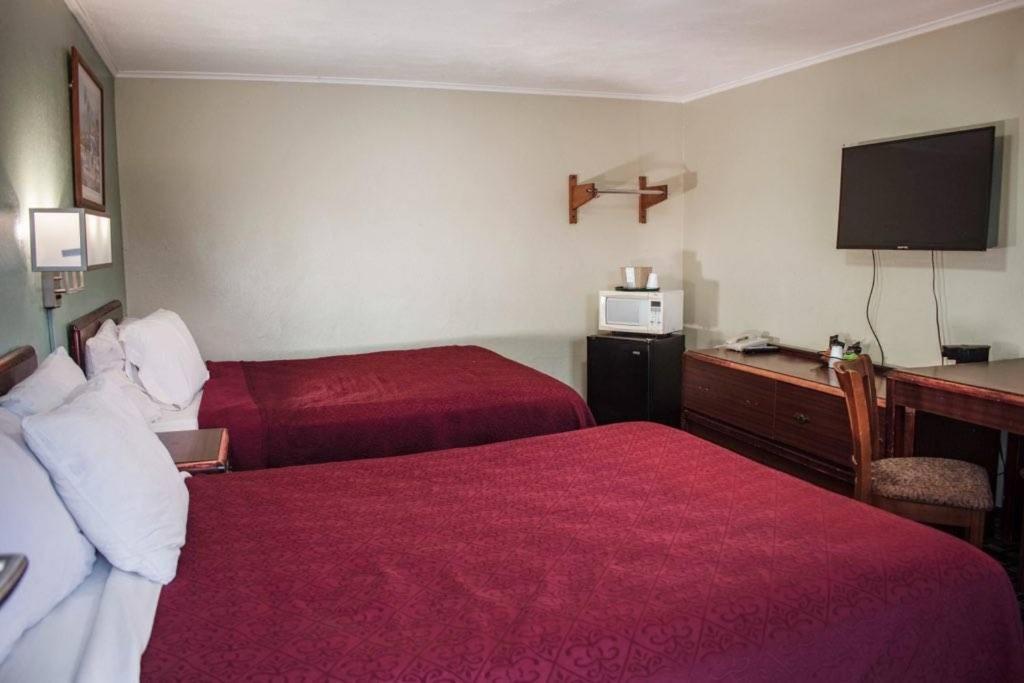 Boulevard Inn photo 7