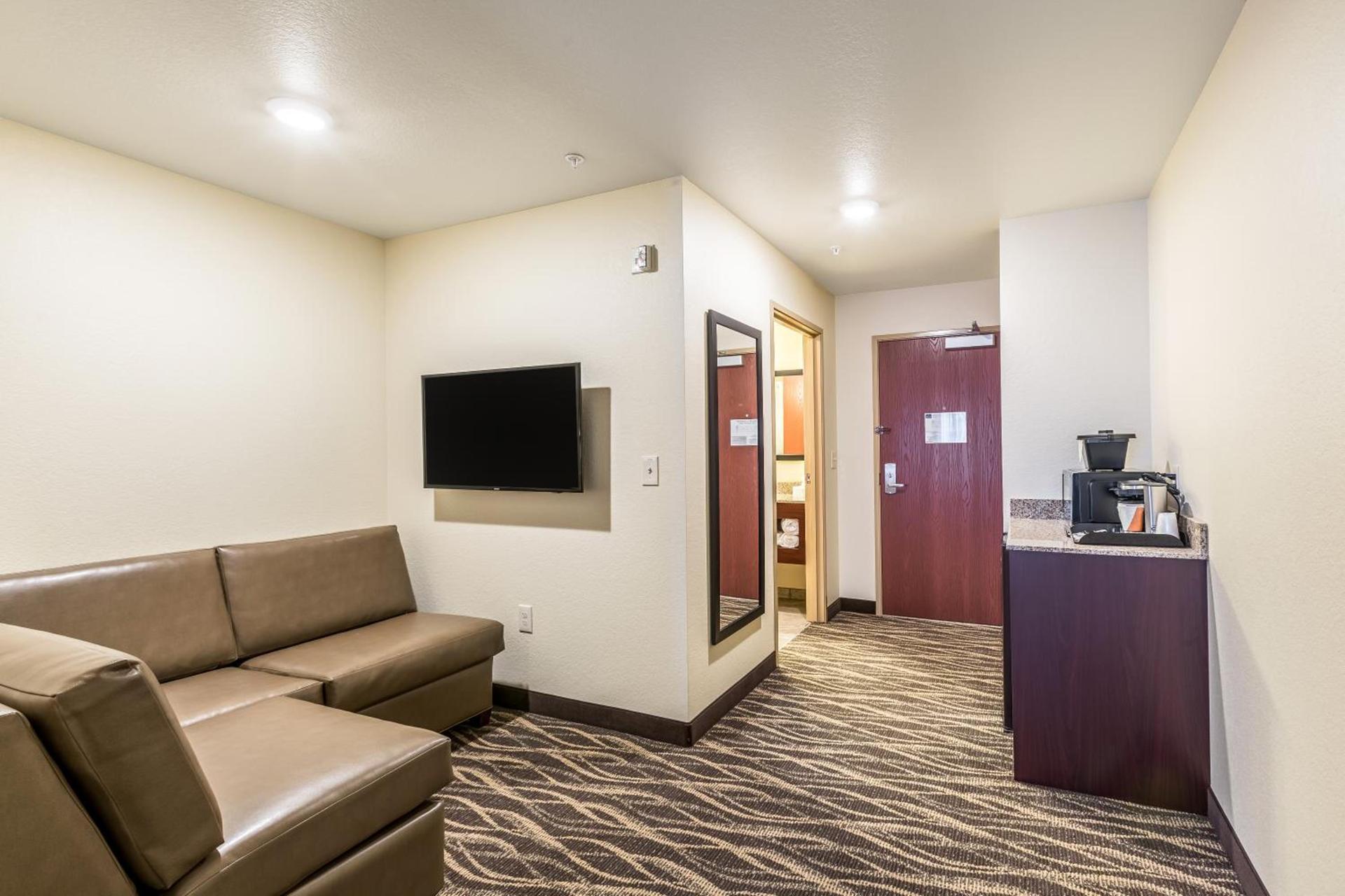 Cobblestone Hotel & Suites Hartford photo 4
