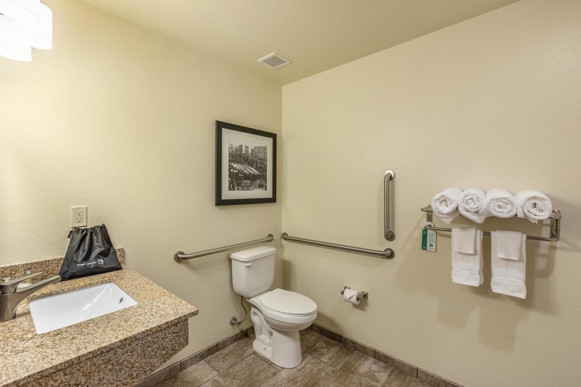 Cobblestone Hotel & Suites Hartford photo 3