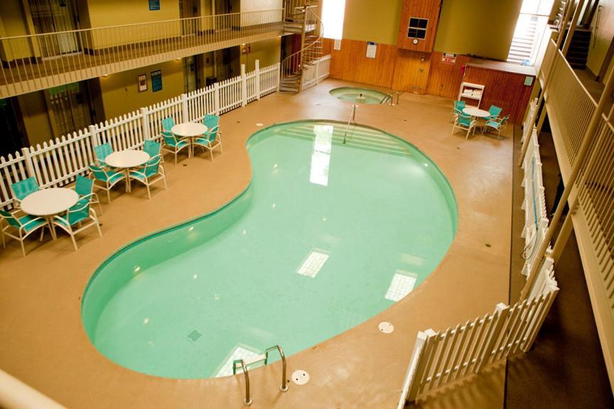 Ramada by Wyndham Marquette photo 2