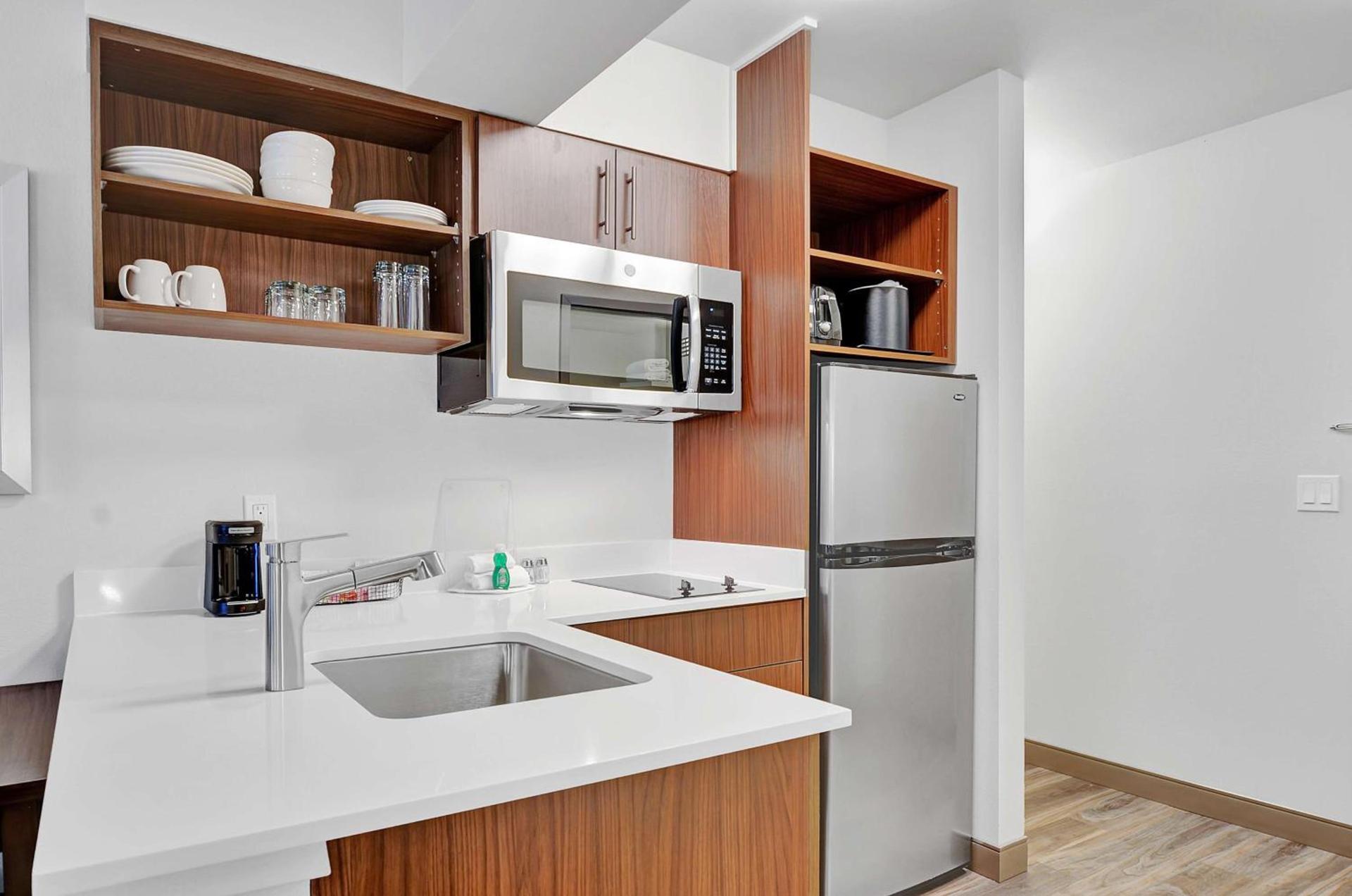 Executive Residency by Best Western Navigator Inn & Suites photo 11