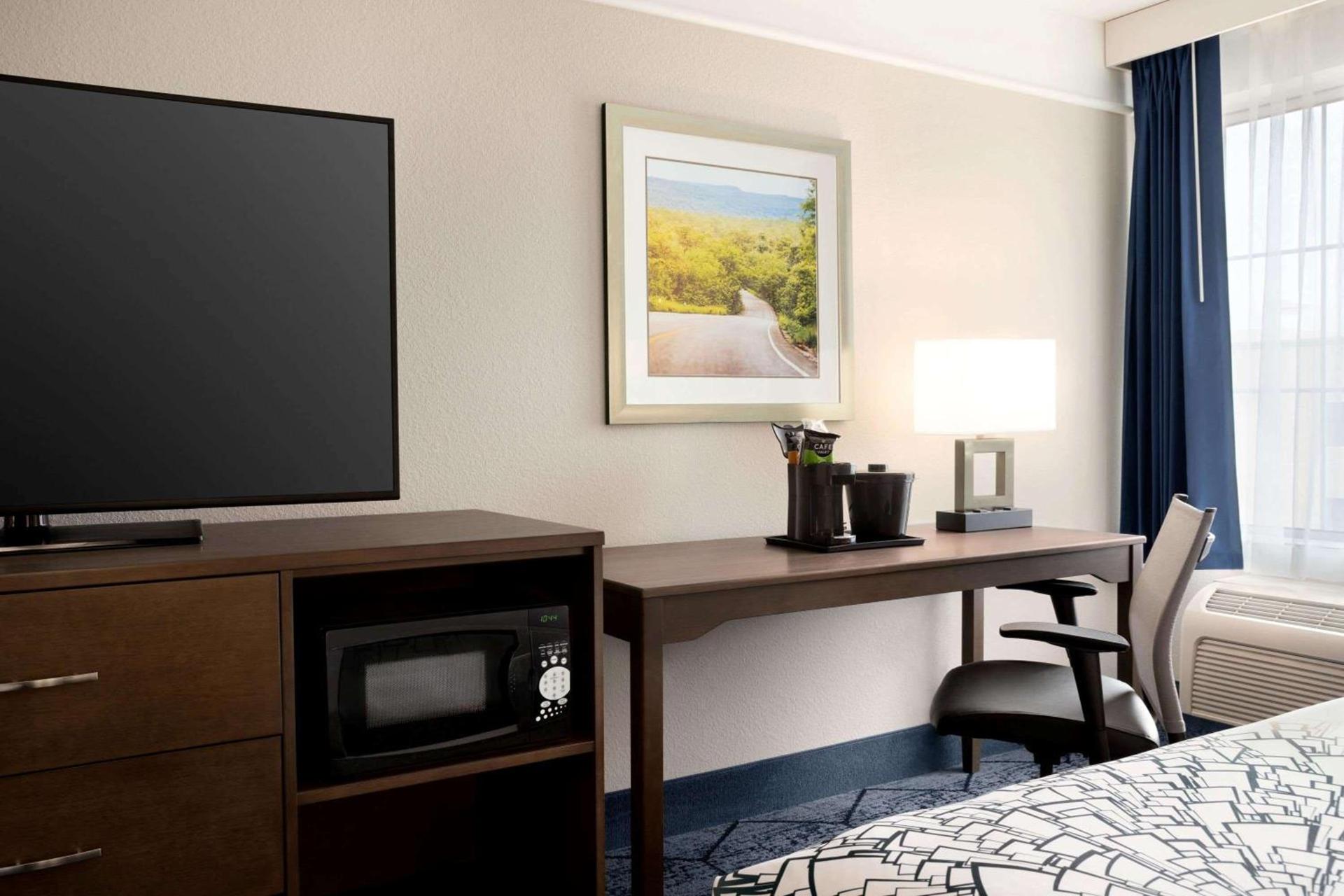 La Quinta Inn and Suites by Wyndham at WaTiki Waterpark photo 89