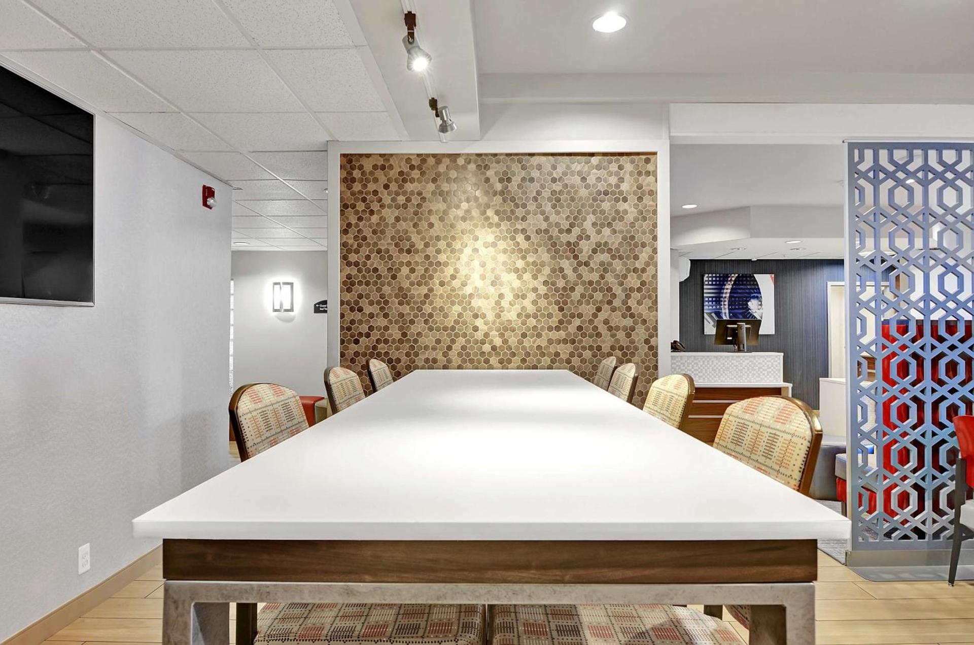 Executive Residency by Best Western Navigator Inn & Suites photo 23