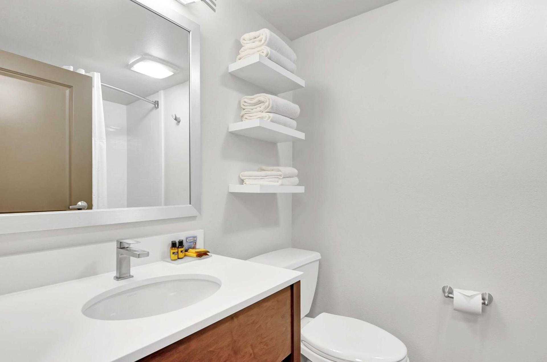 Executive Residency by Best Western Navigator Inn & Suites photo 22