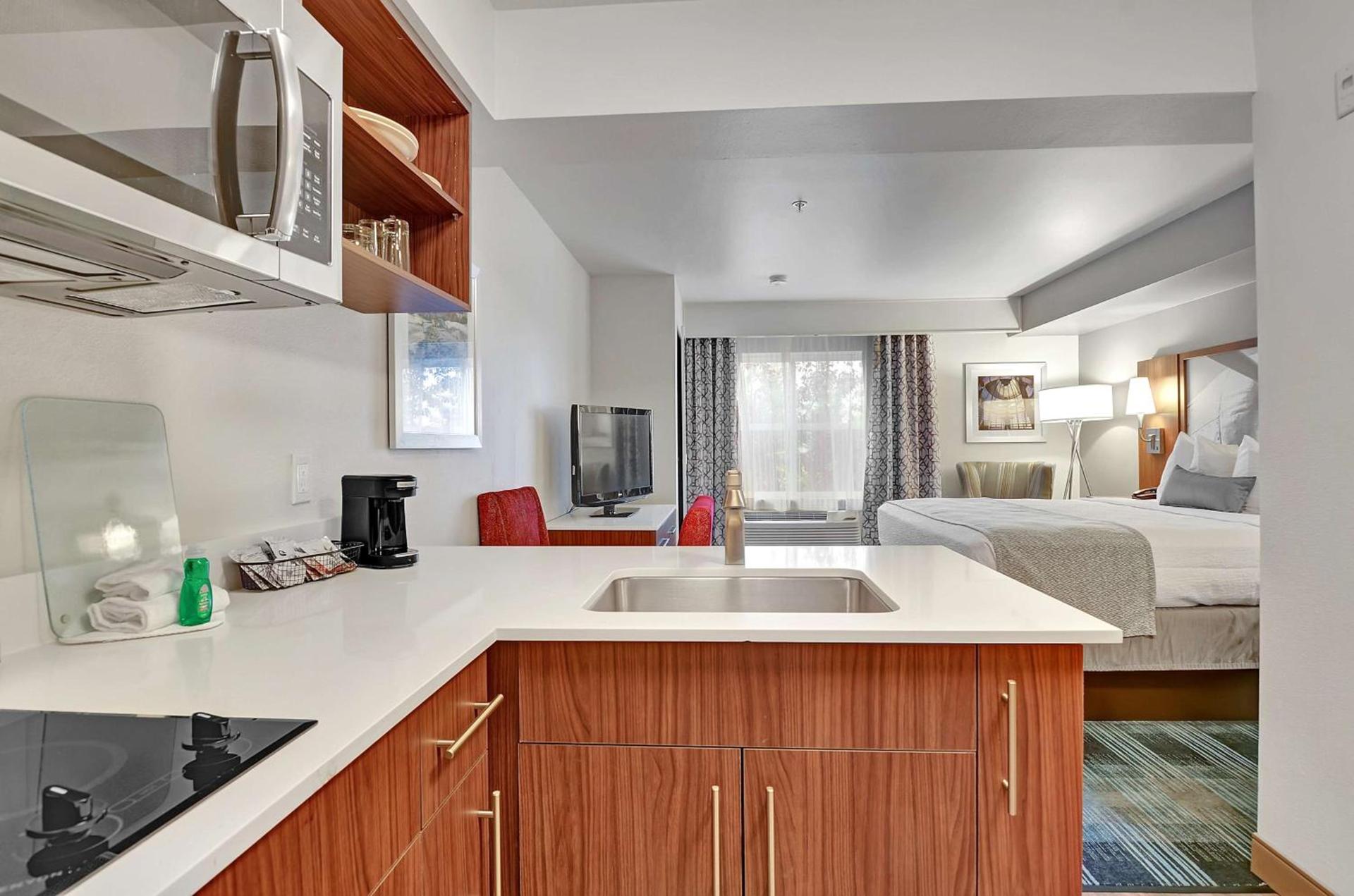 Executive Residency by Best Western Navigator Inn & Suites photo 13