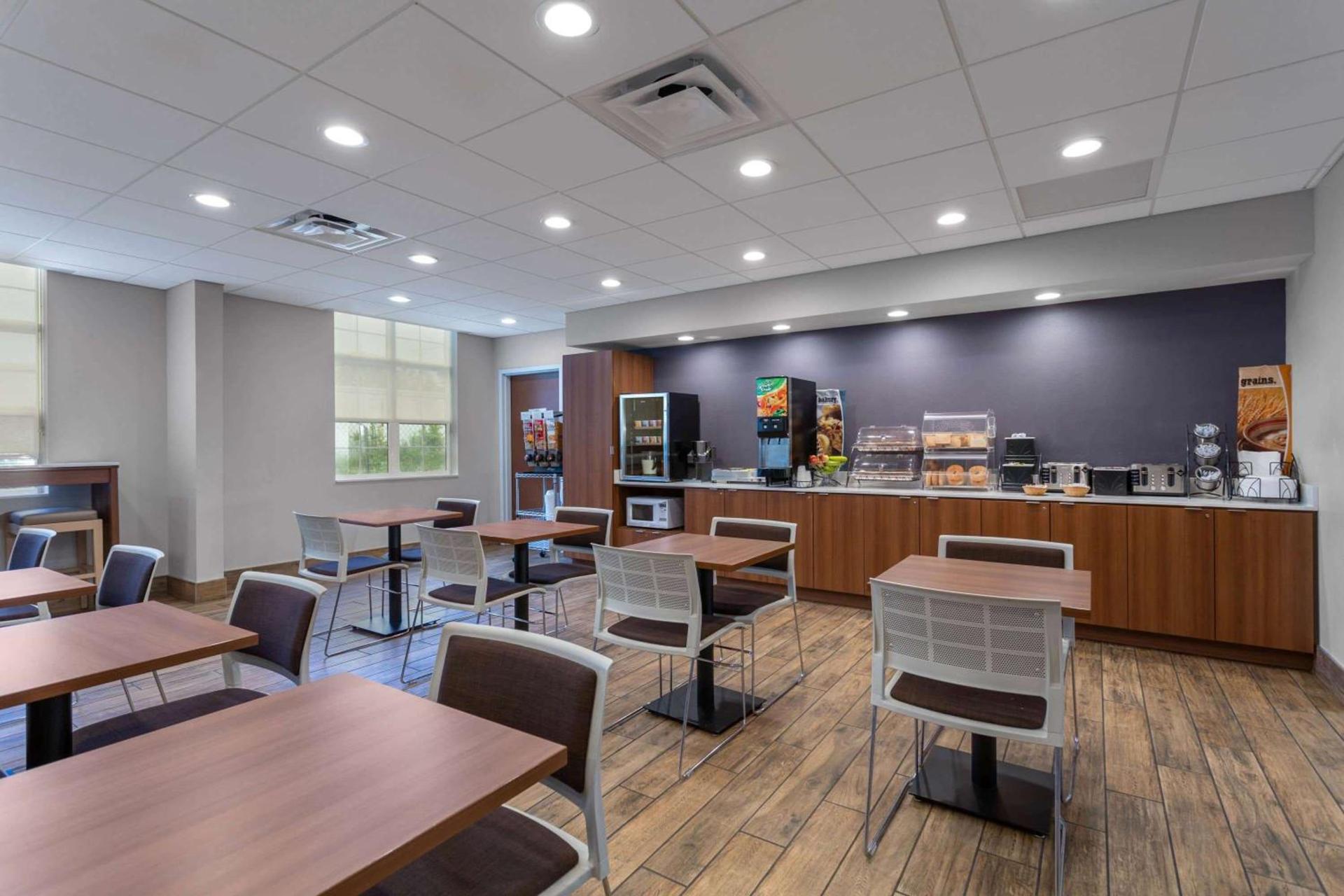 Microtel Inn & Suites by Wyndham Niagara Falls photo 10