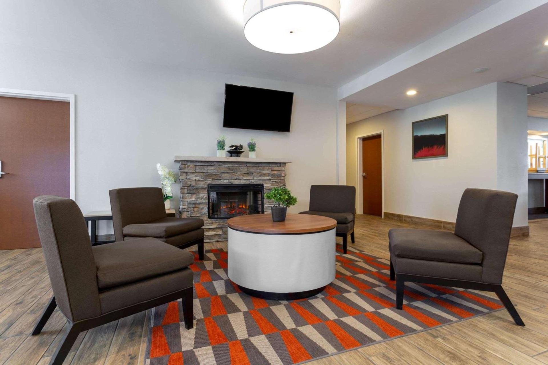 Microtel Inn & Suites by Wyndham Niagara Falls photo 2