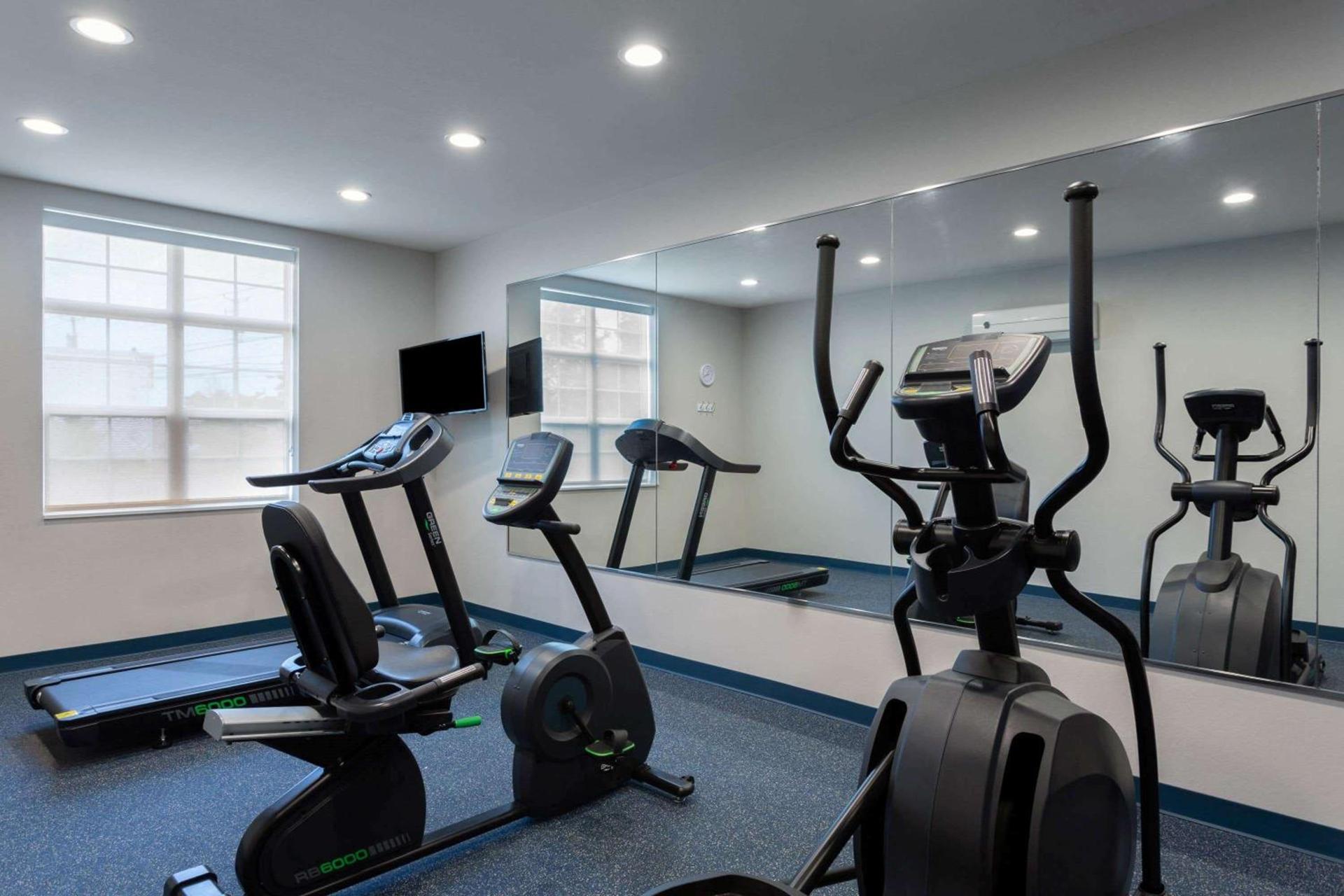 Microtel Inn & Suites by Wyndham Niagara Falls photo 3