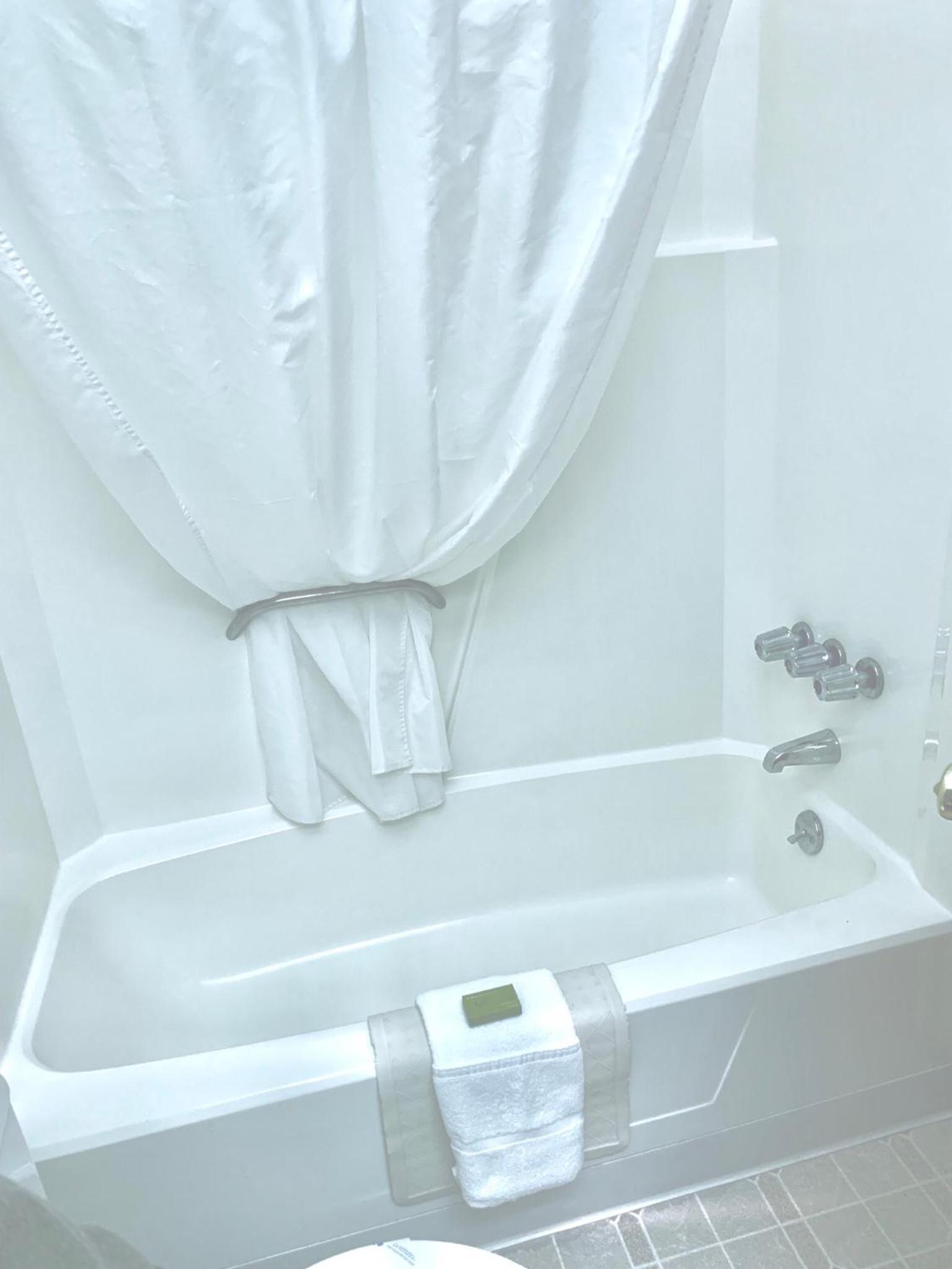 Bicentennial Inn photo 31