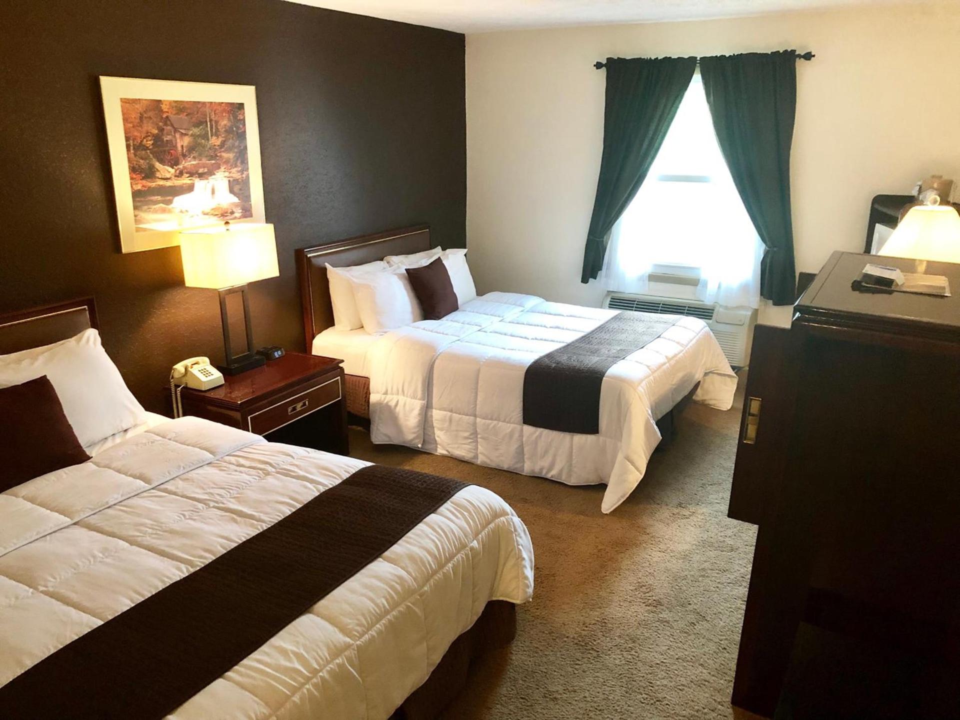 Bicentennial Inn photo 26
