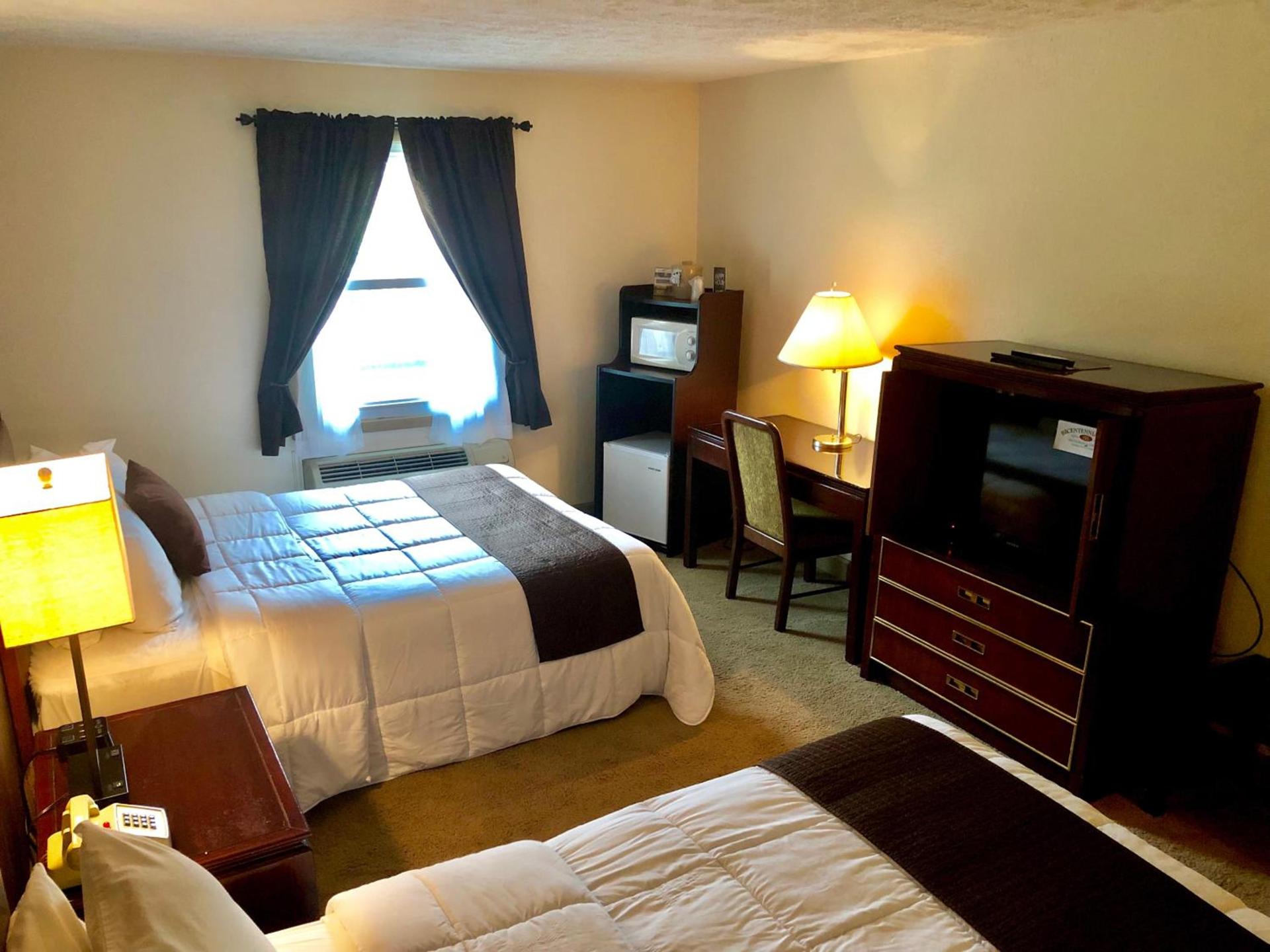 Bicentennial Inn photo 29