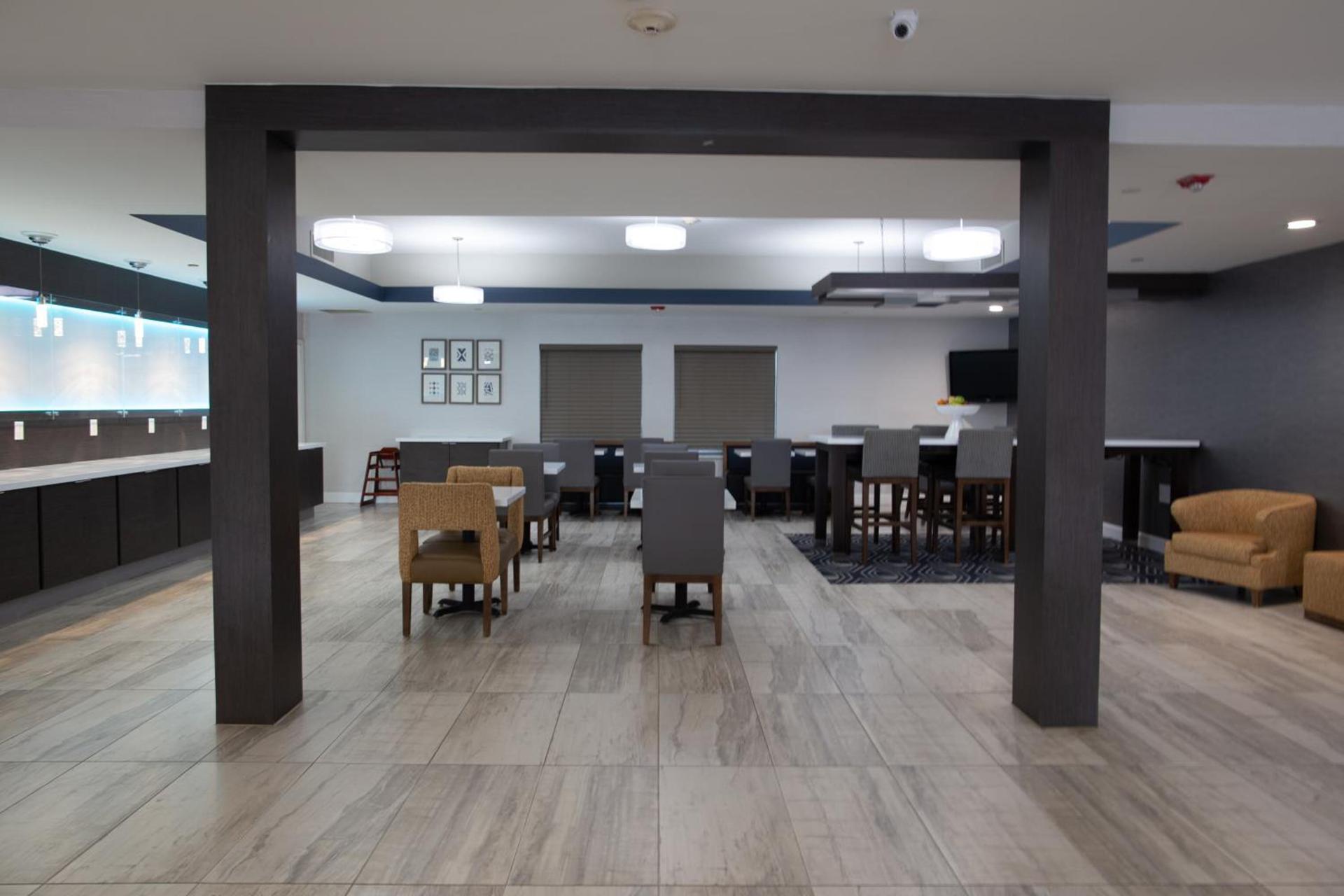 La Quinta by Wyndham Houston East at Normandy photo 9
