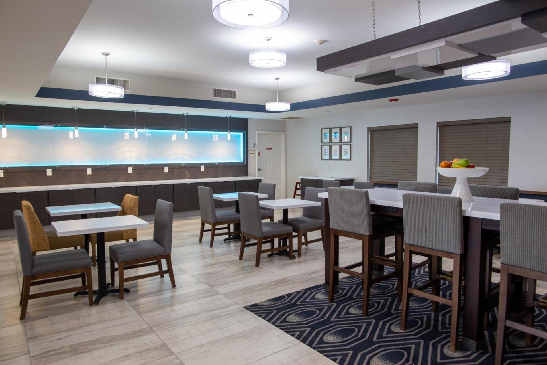 La Quinta by Wyndham Houston East at Normandy photo 11