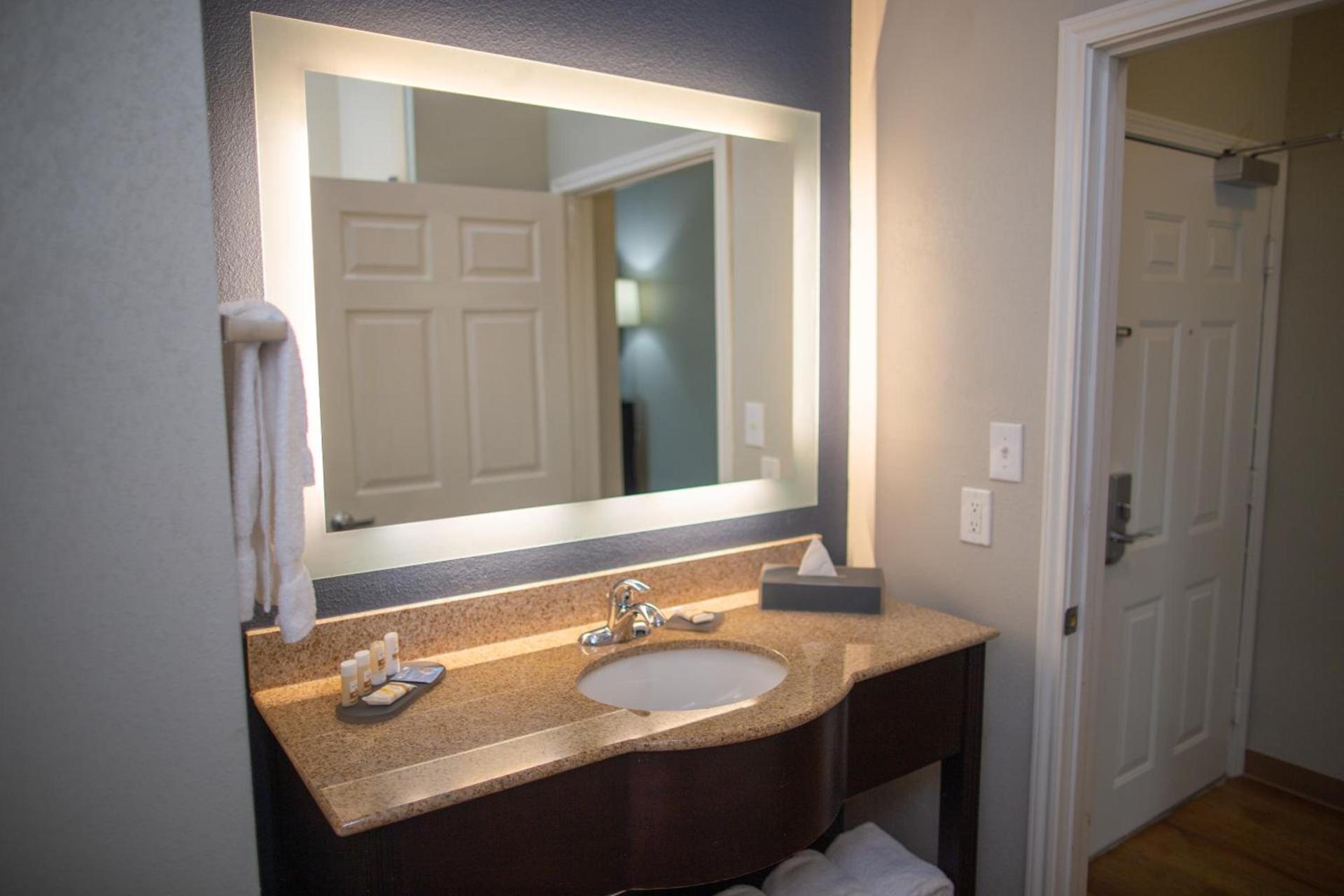 La Quinta by Wyndham Houston East at Normandy photo 18