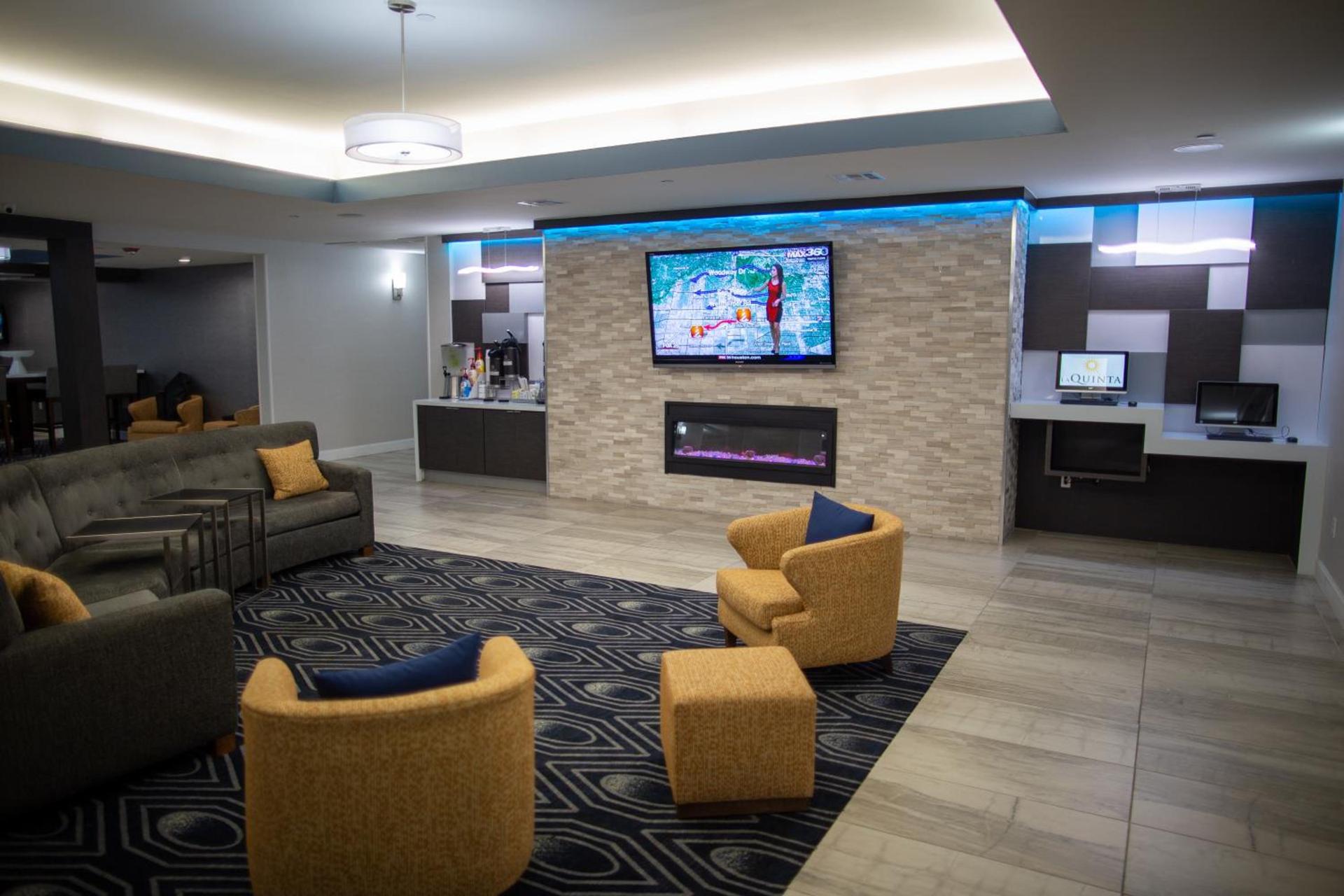 La Quinta by Wyndham Houston East at Normandy photo 24