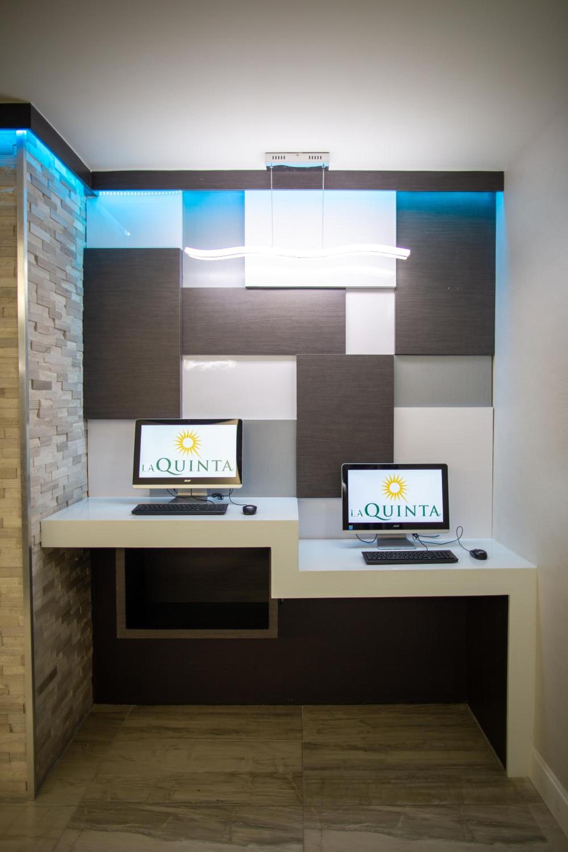 La Quinta by Wyndham Houston East at Normandy photo 25