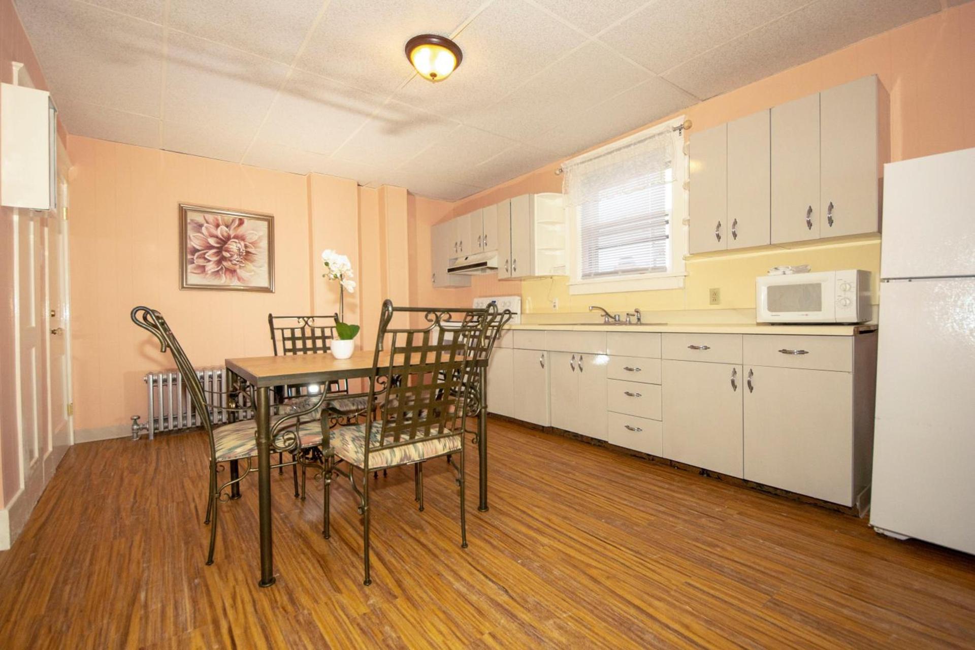 Simmons Motel and Suites photo 63