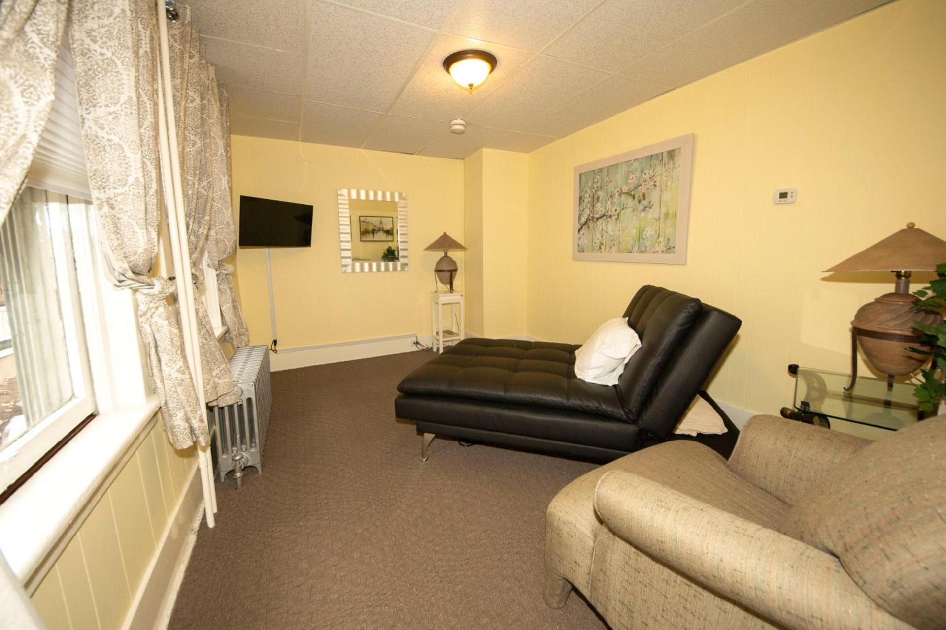 Simmons Motel and Suites photo 61