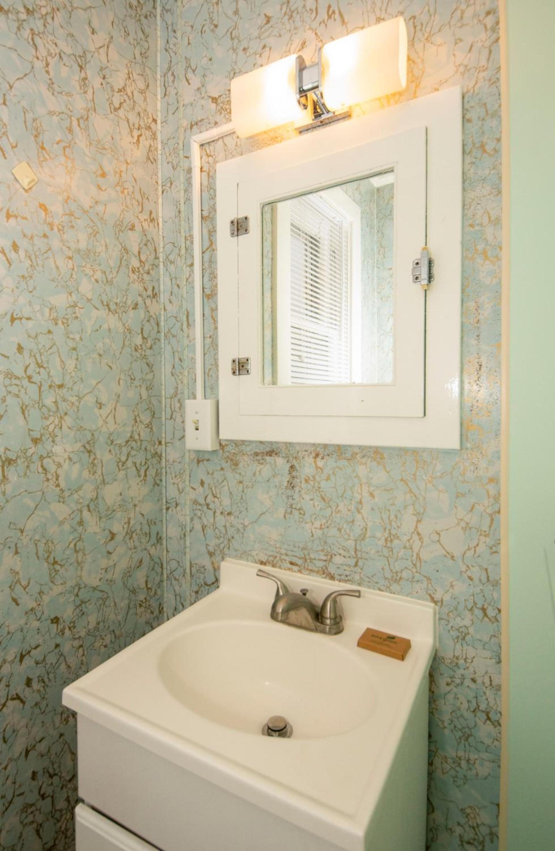 Simmons Motel and Suites photo 55