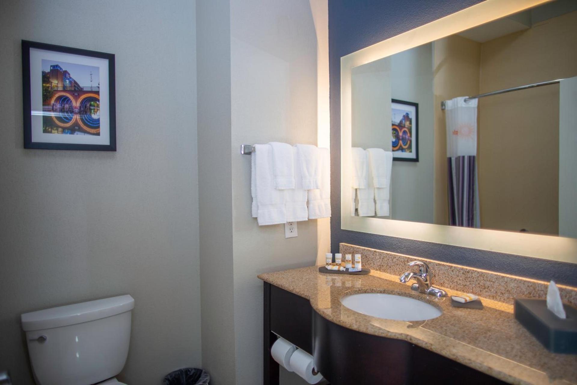 La Quinta by Wyndham Houston East at Normandy photo 6